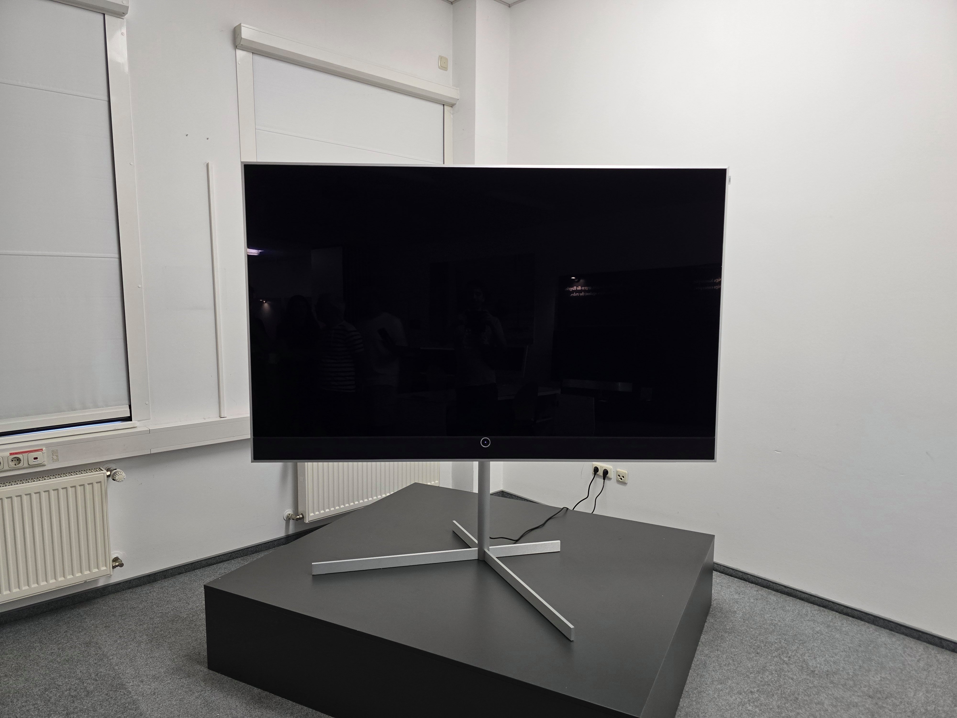 Ci-dessus, la version 83 pouces du téléviseur Loewe Stellar. © Matthieu Legouge