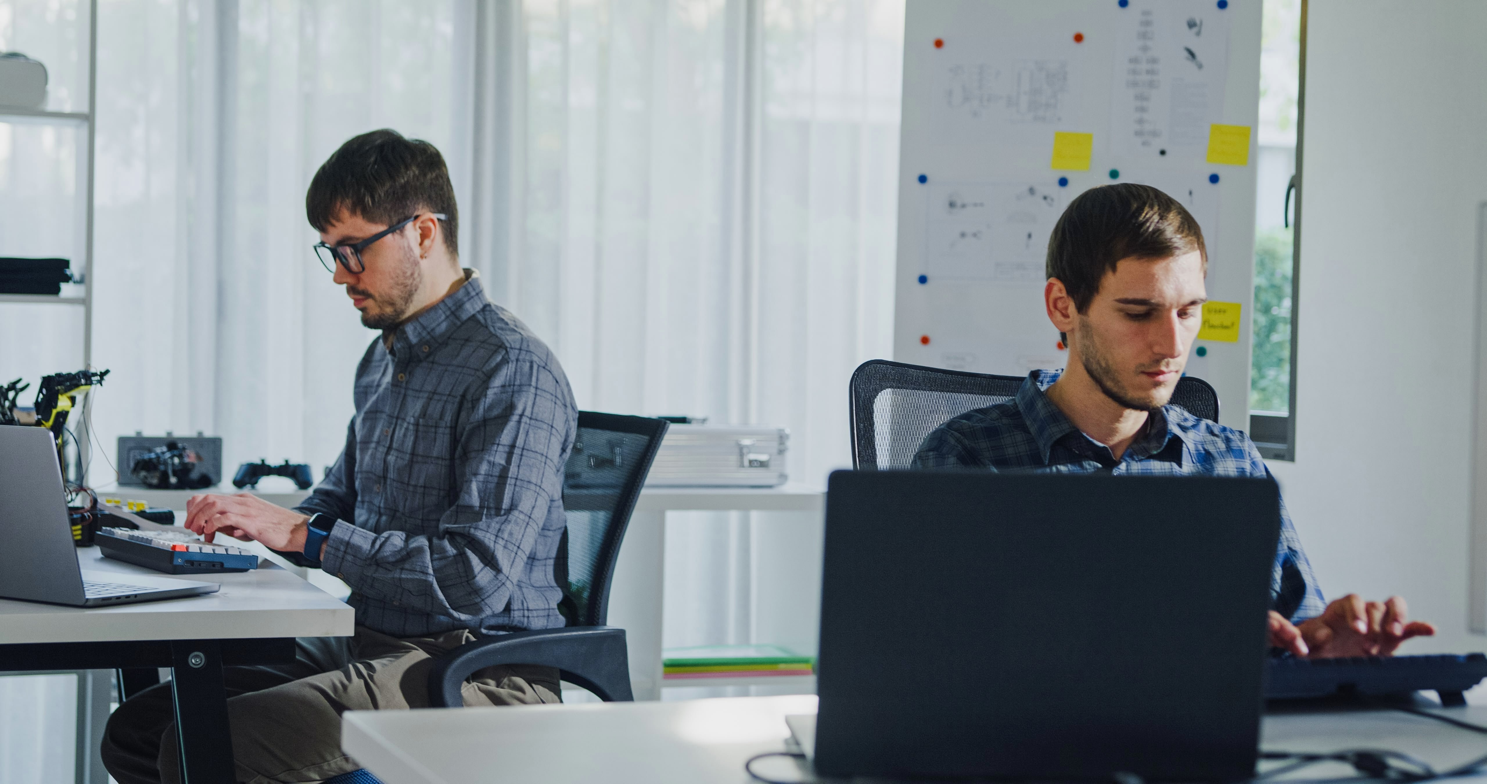  À court terme, l’IA s’installe surtout comme copilote de productivité, au service des salariés, davantage que comme déclencheur d’une hémorragie d’emplois © Shutterstock