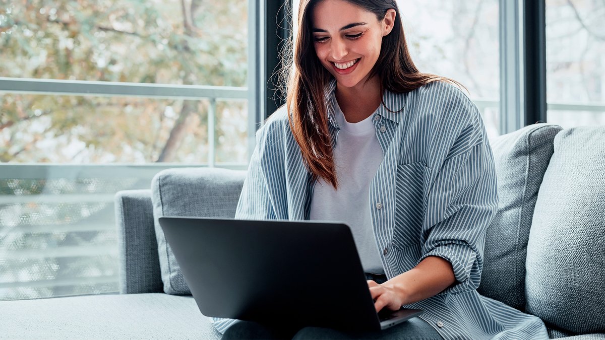 Collaborez plus facilement dans vos documents avec l'Assistant IA d'Acrobat. ©Adobe Stock