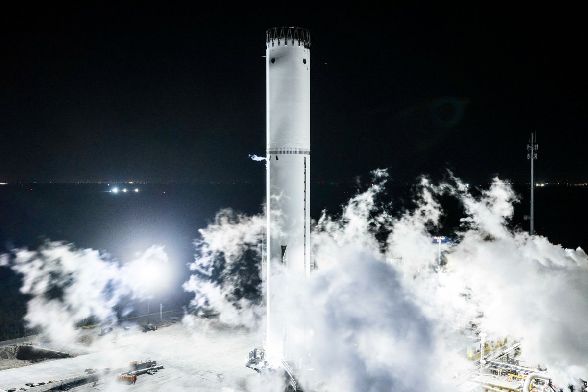 Le booster Super Heavy pendant le test de résistance cryogénique. ©SpaceX