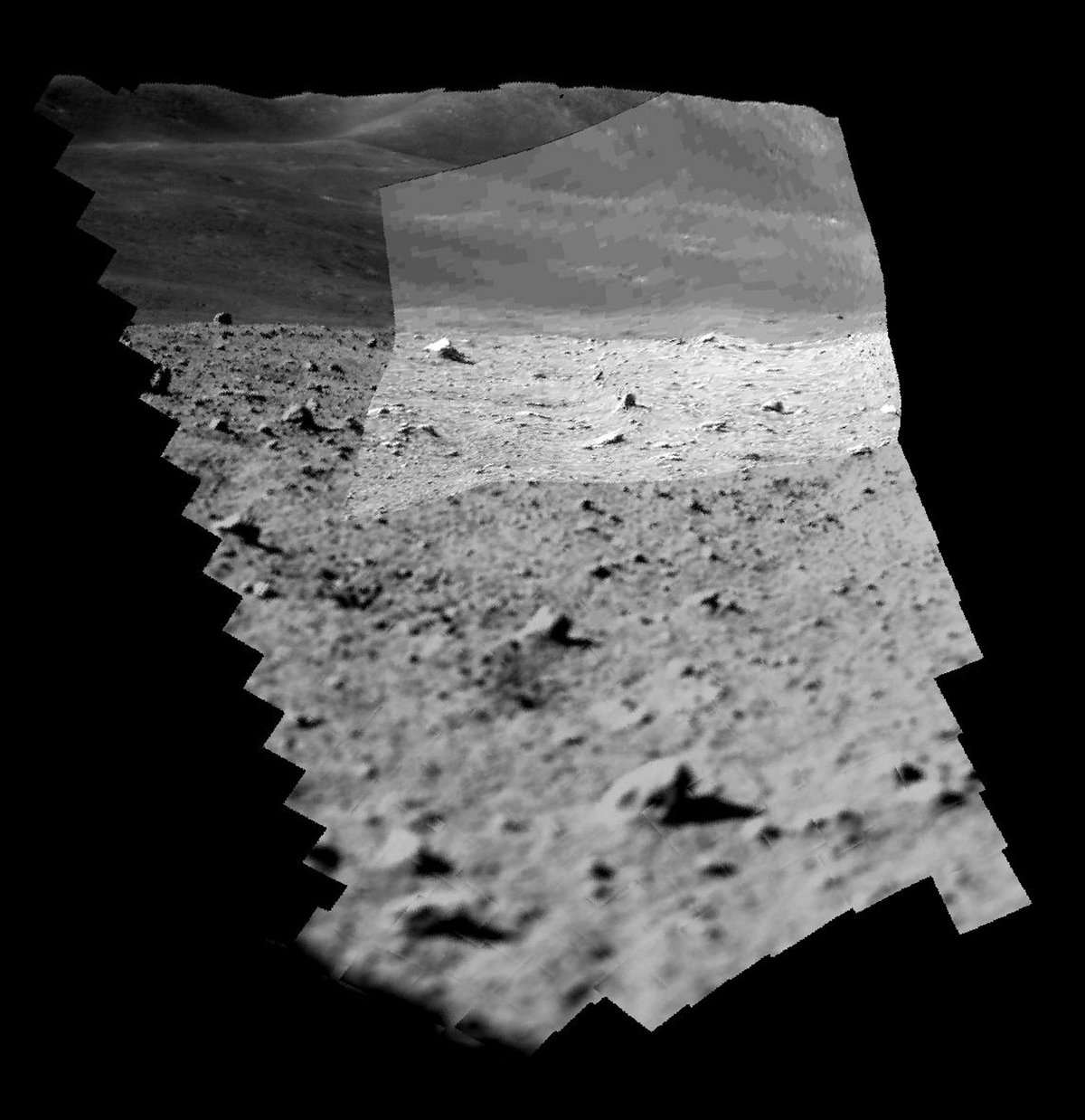 Mosaïques issues des données capturées par les instruments de la sonde sur le sol lunaire. © JAXA