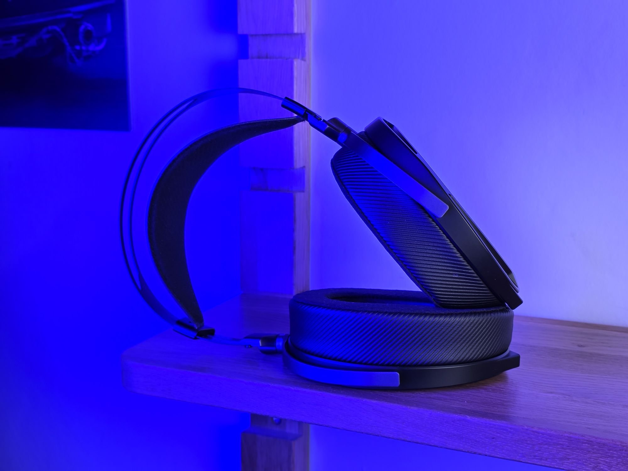 L'asus ROG Kithara est un casque de gaming qui adopte en tous points les codes esthétiques et techniques d'un modèle Hifi © Guillaume Fourcadier pour Clubic