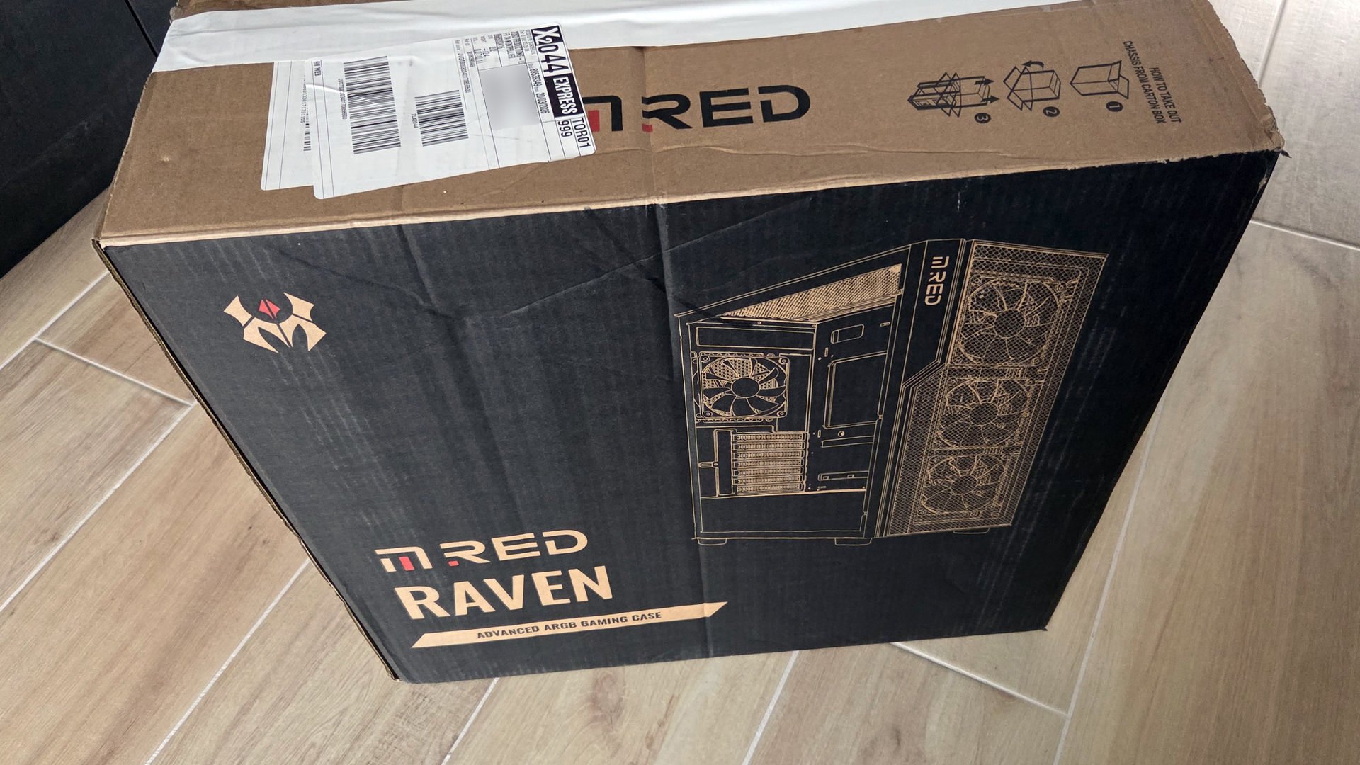 Réception du PC Soldier conçu par Cybertek dans un bon gros carton. ©Le Studio Clubic