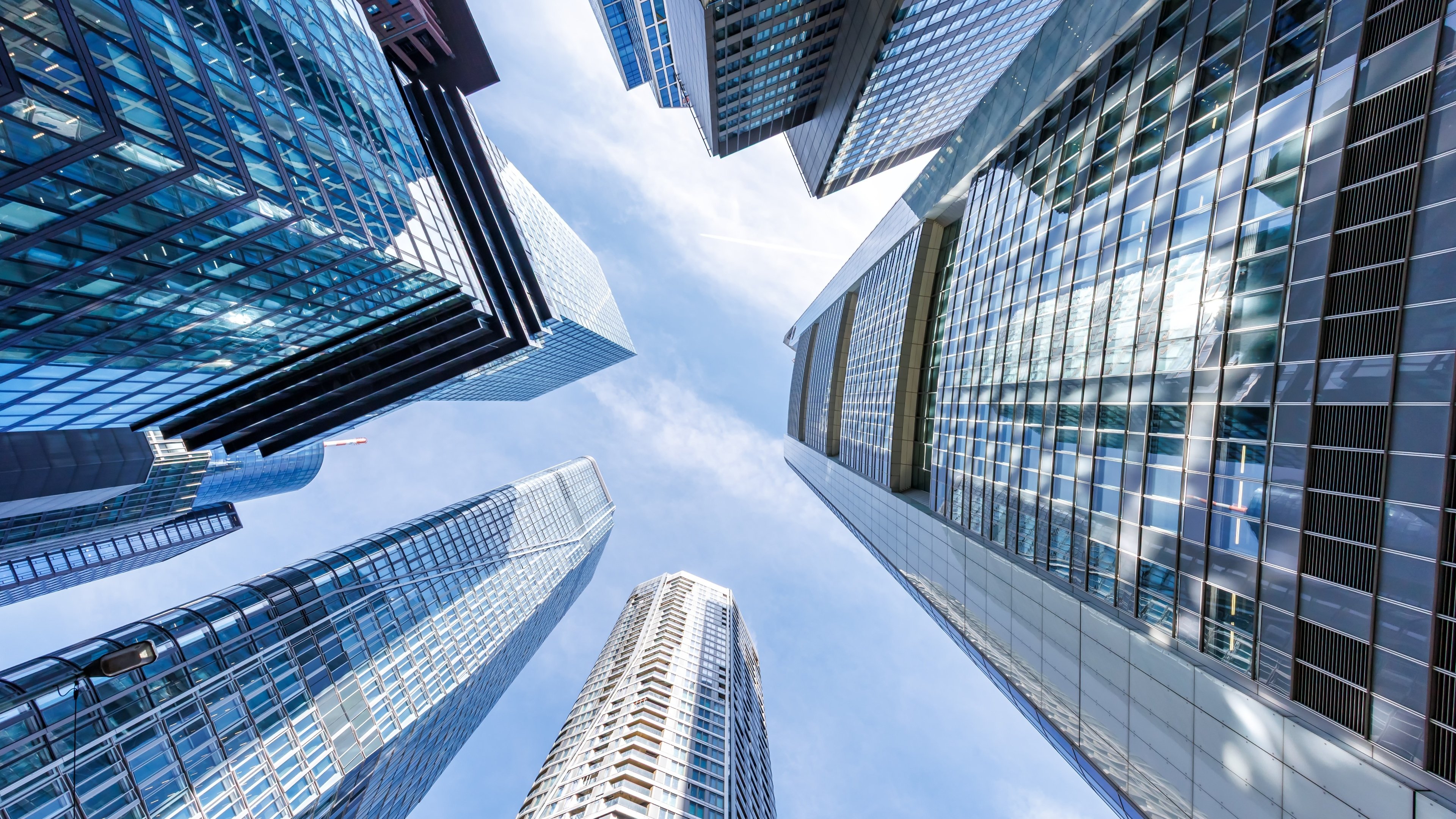 Les plans de suppressions de postes se succèdent dans les grandes entreprises, avec l'IA de plus en plus souvent dans l'équation. Chez Barclays, 5 000 emplois sont concernés. Des chiffres qui donnent le vertige. © Markus Mainka / Shutterstock