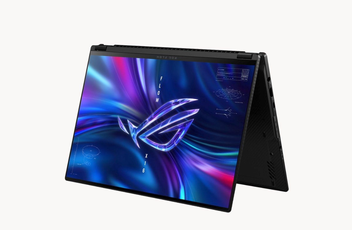 Le ROG Flow X16 évolue peu cette année, mais fait partie des produits dotés d'un écran Nebula Display © ASUS