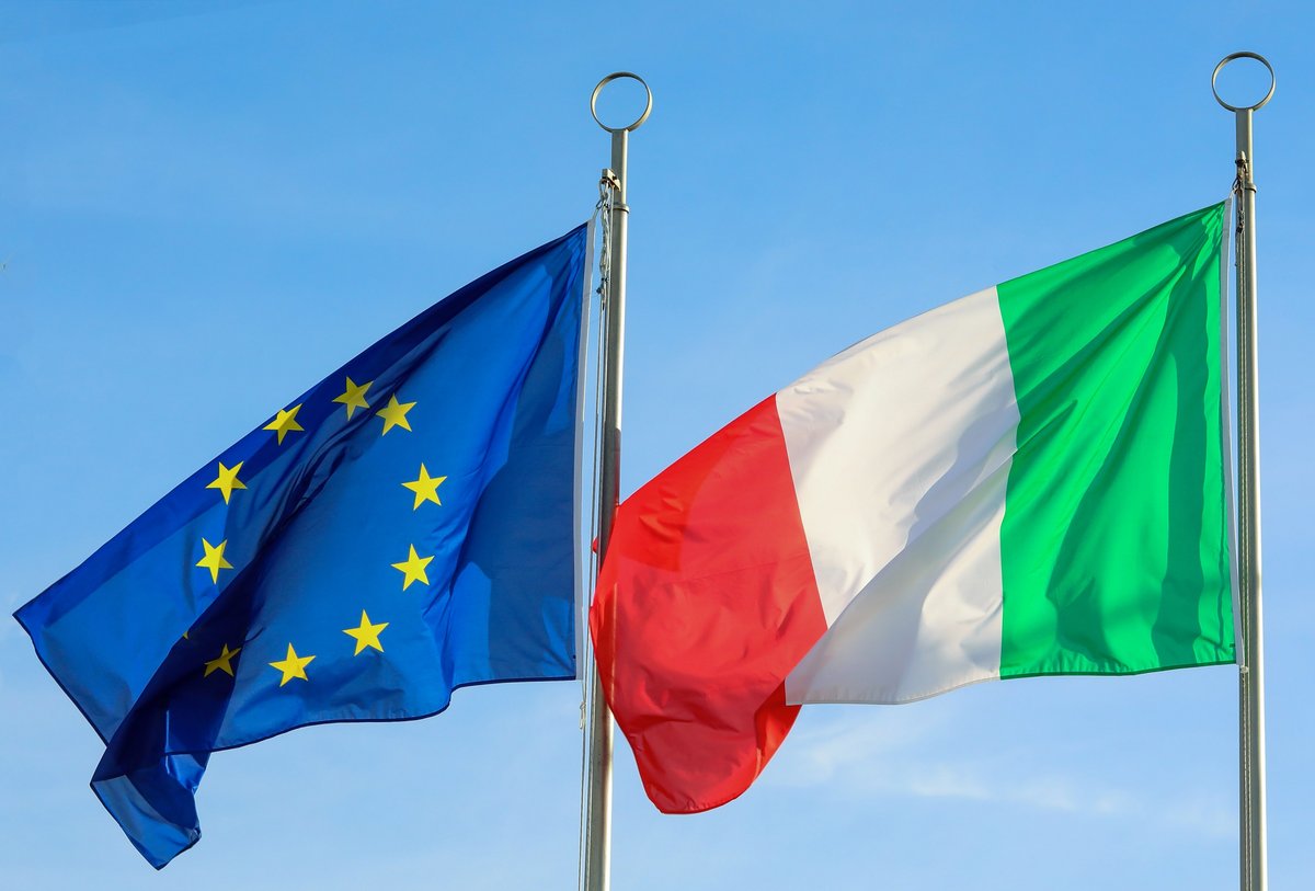 L'année 2025 aura été marquée par une série de coups de semonce adressés à Apple par les régulateurs européens, et c'est l'Italie qui clôture le bal. © Shutterstock