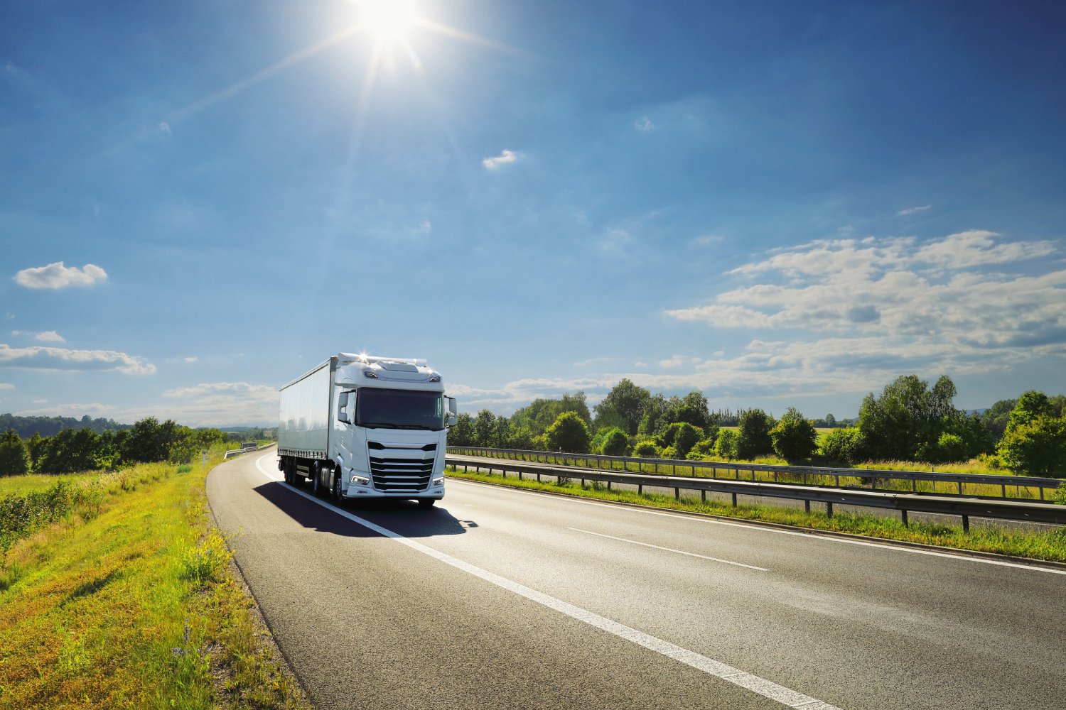 Un camion en train de rouler. ©Jaroslav Pachy sr / Shutterstock