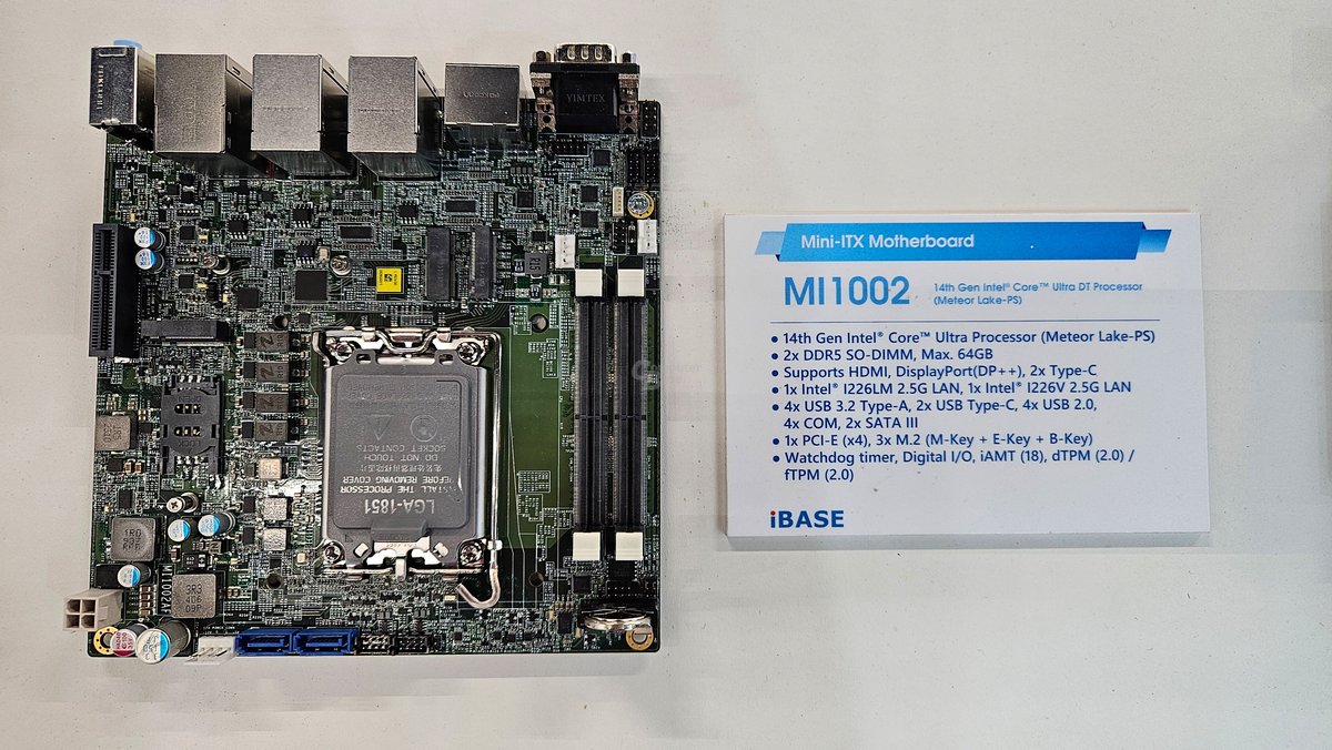 La fameuse carte mère iBASE MI1002 et son non moins fameux socket © VideoCardz