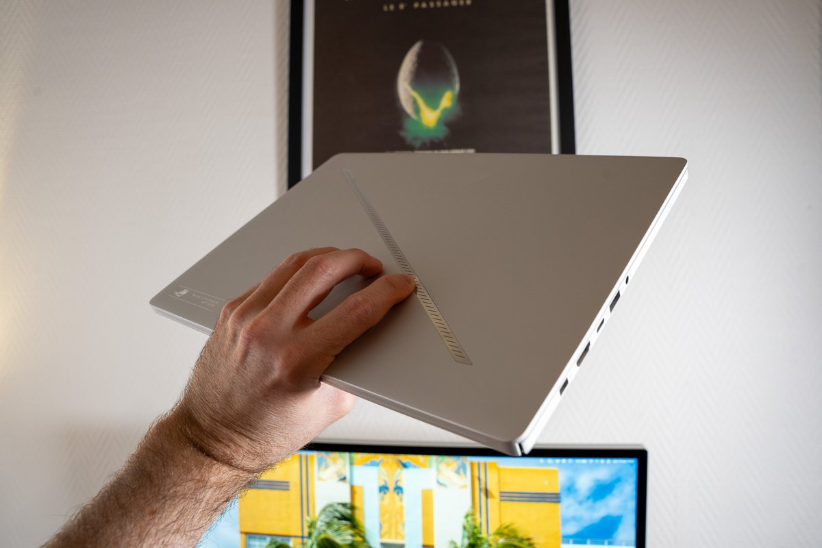 L'appareil est compact et léger. © Nathan Le Gohlisse pour Clubic