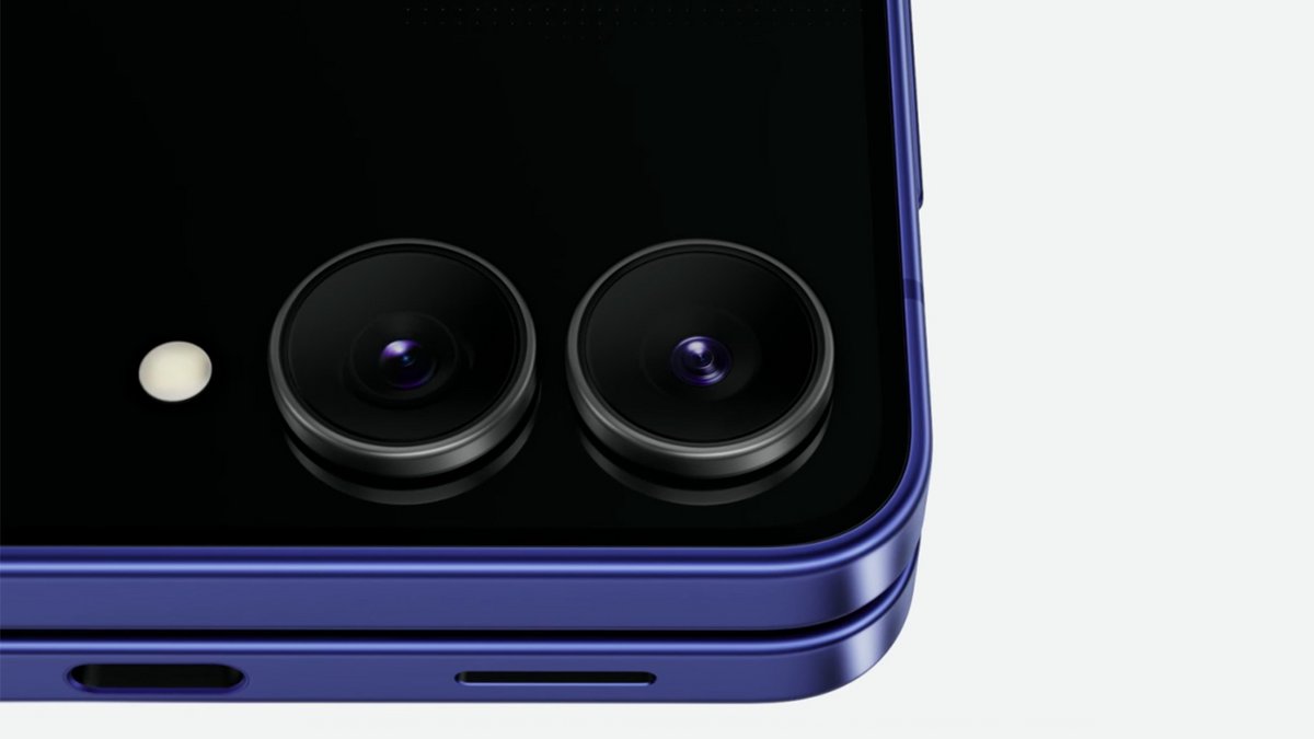 Côté photo, le Z Flip 7 embarque un double module puissant avec zoom x10 assisté par IA, et permet des selfies ultra nets via l’écran externe ©Samsung