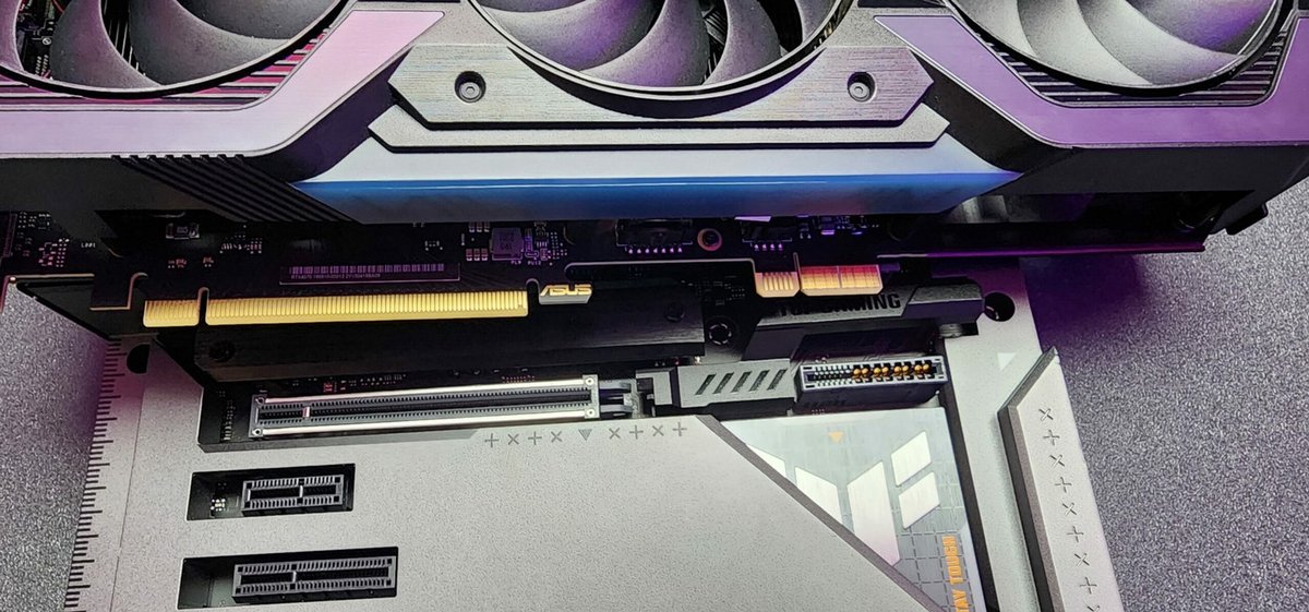 ASUS TUF Gaming RTX 4070 Megalodon