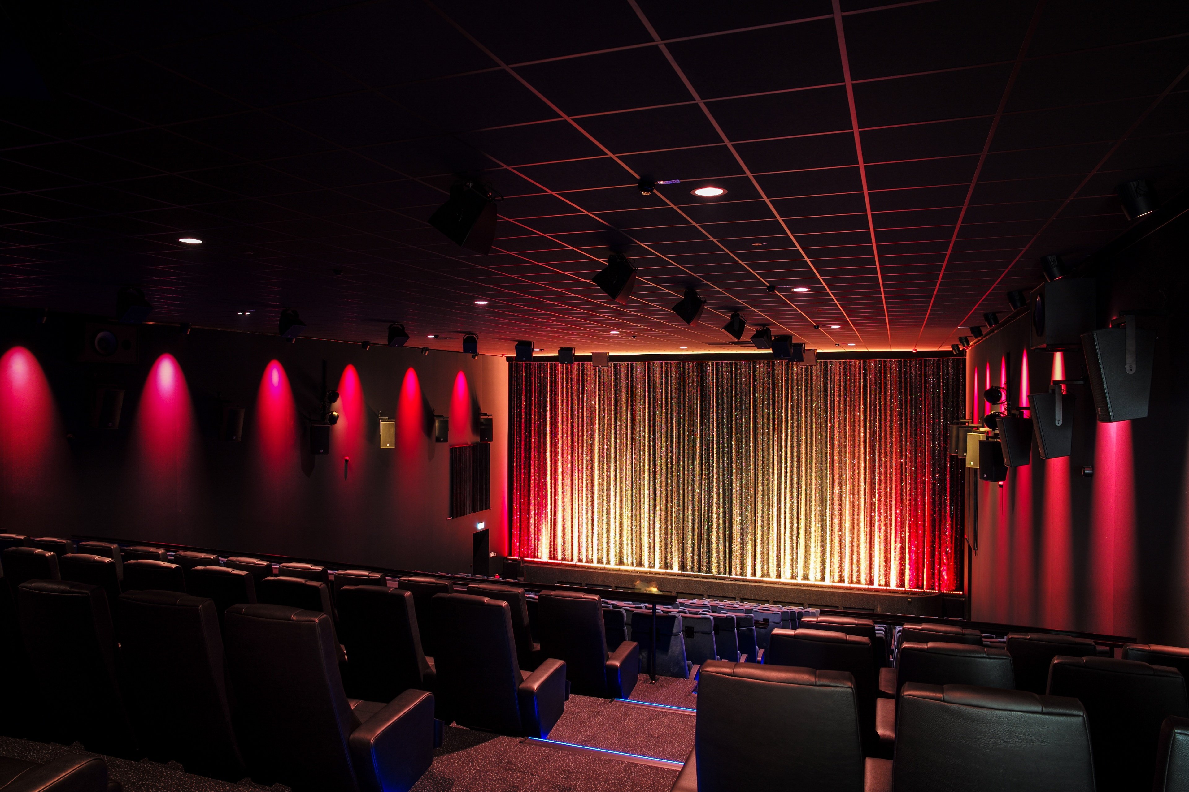 60 ans d'innovations ont transformé le cinéma, puis notre expérience et notre perception du son et de l'image à domicile. © Juergen Bode / Shutterstock