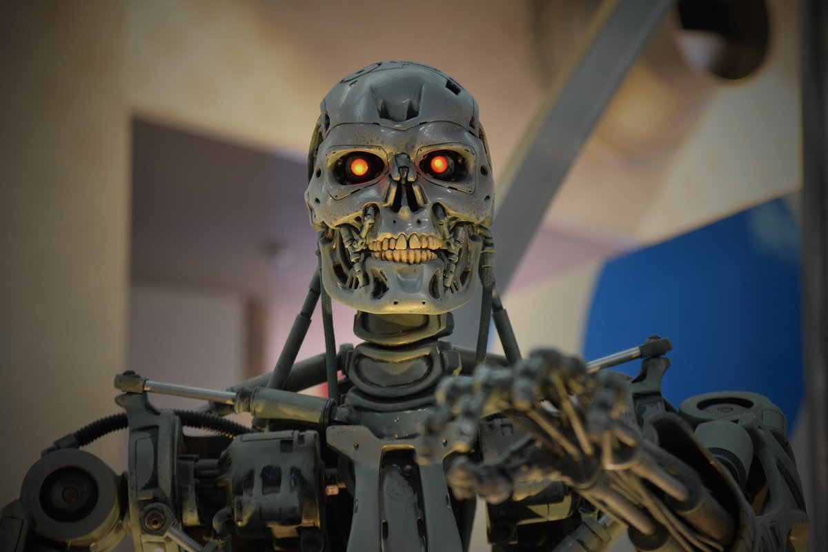  Copilot se rêve en T-800, mais il n'ira pas bien loin sans le même endosquelette que l'original © Sarunyu L / Shutterstock.com