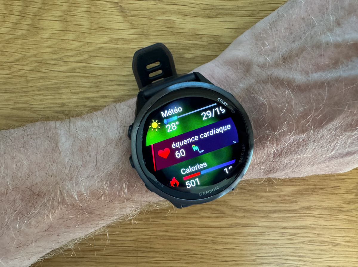 Défilement de la liste des widgets sur la Forerunner 570 ©Philippe Du Noyer pour Clubic