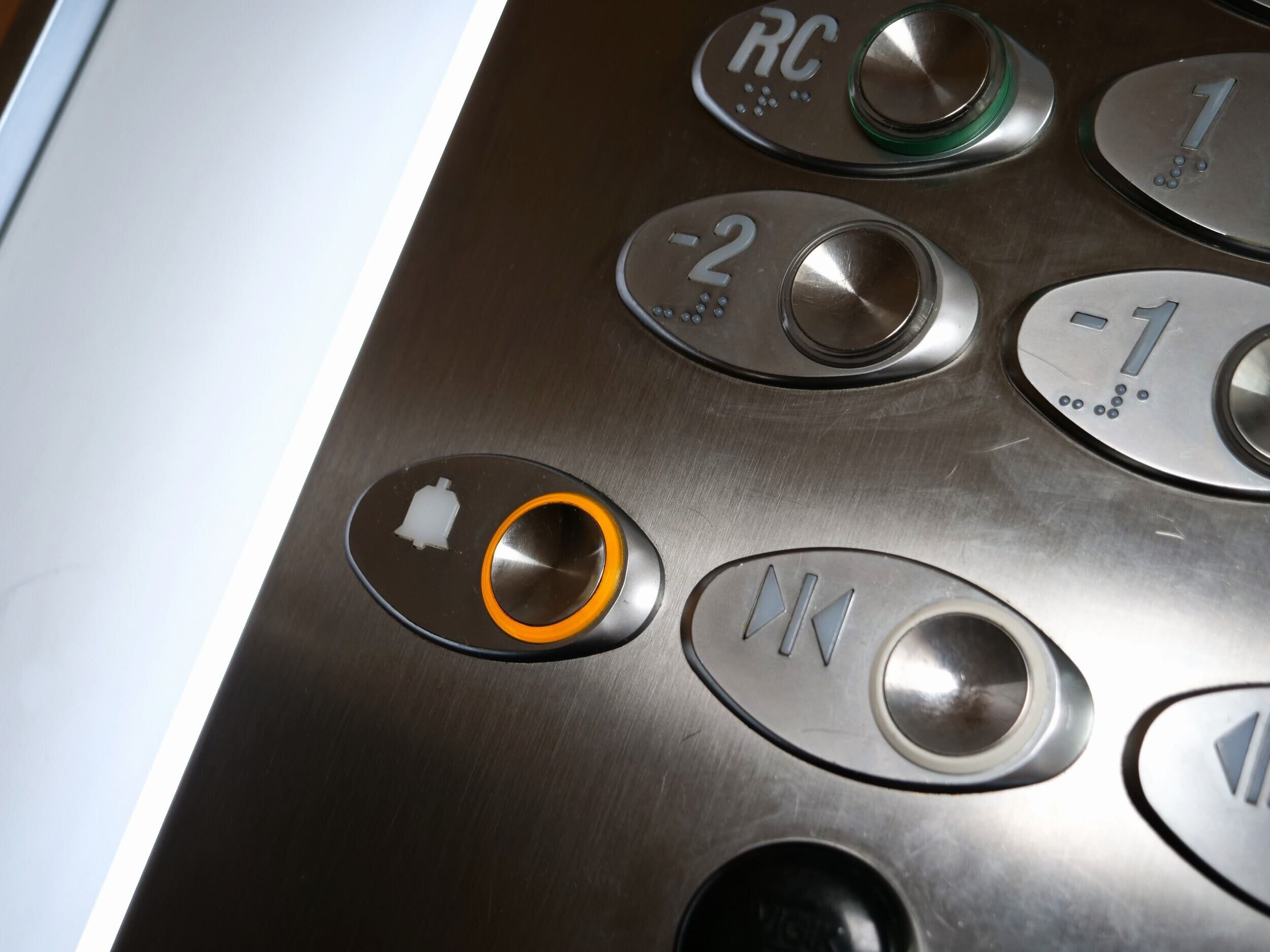 Les ascenseurs sont plus que concernés par l'extinction de la 2G © Alexandre Boero / Clubic