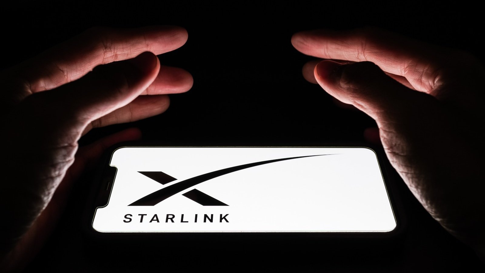 Starlink a annoncé sur X sa disponibilité immédiate pour activer gratuitement son service mobile en France, sous réserve d'une autorisation réglementaire - ©Rizky Ade Jonathan / Shutterstock