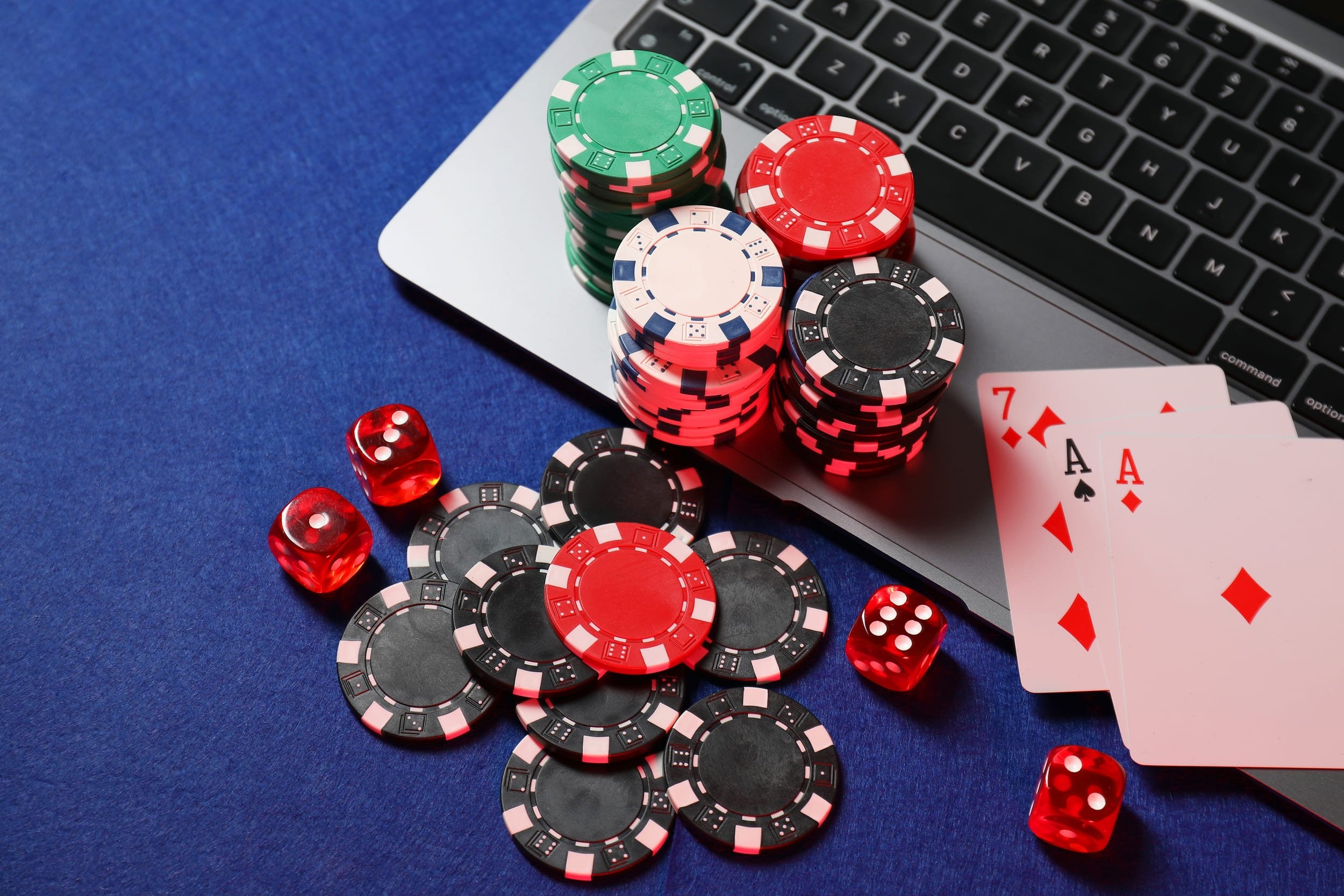 Les casinos en ligne demeurent interdits dans l'Hexagone... pour l'instant © New Africa/Shutterstock