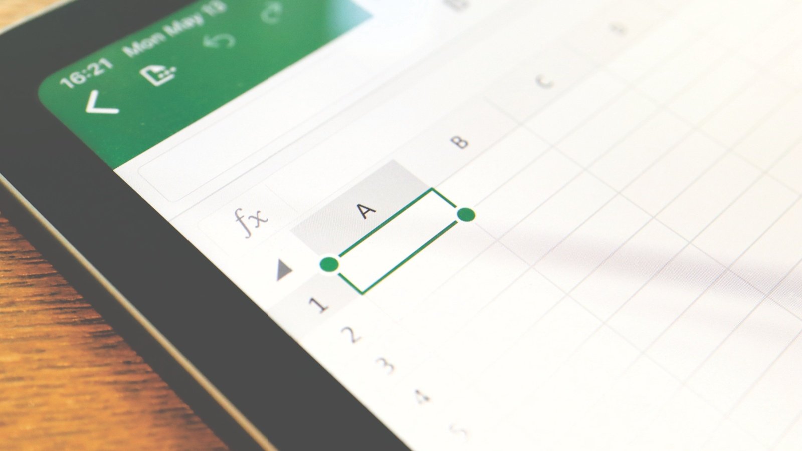 Comment faire un retour à la ligne dans une cellule sur Excel ? © Shutterstock