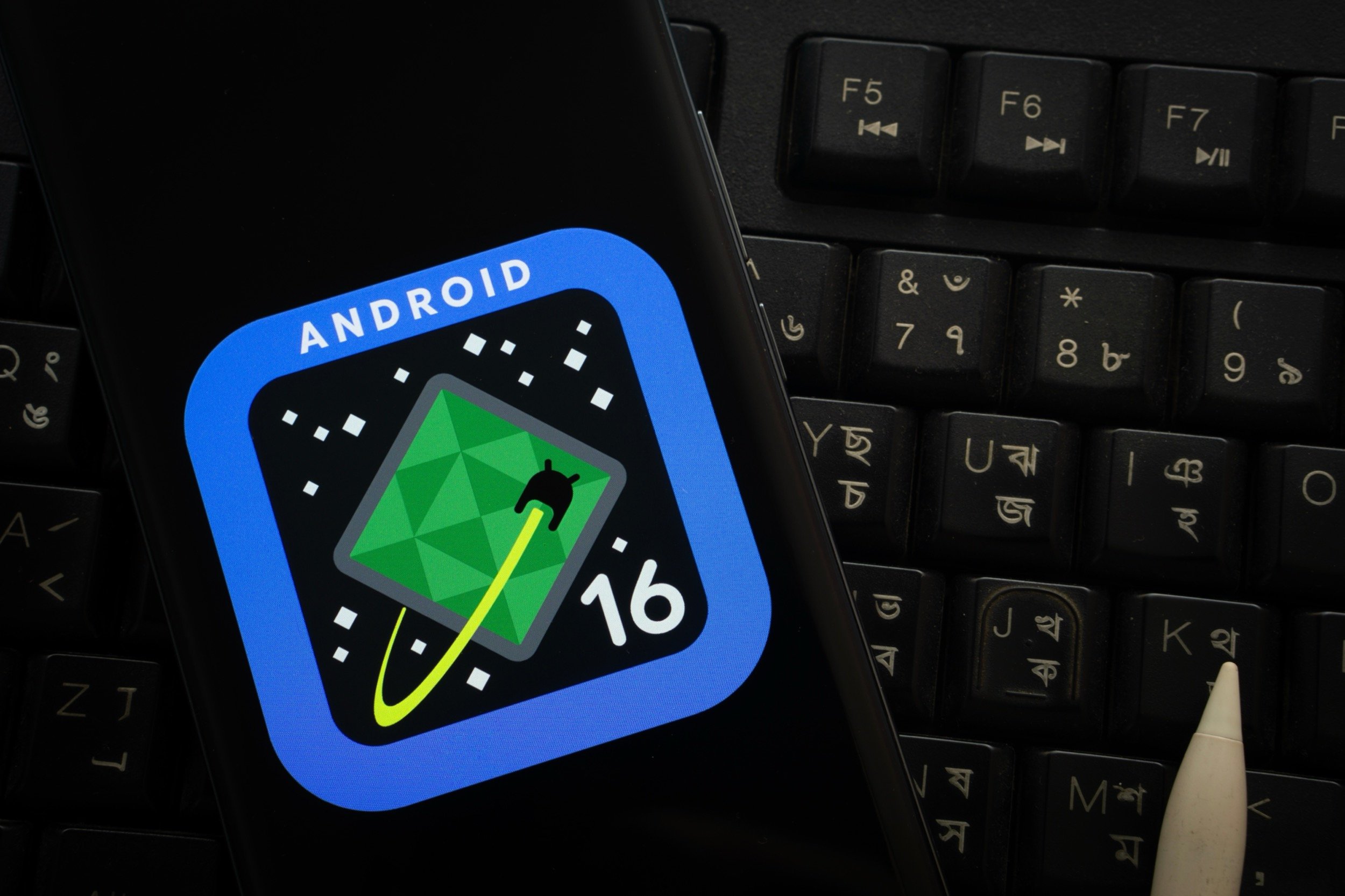 Android 16 : Google compte grandement revoir le design de son interface. © Bangla press / Shutterstock