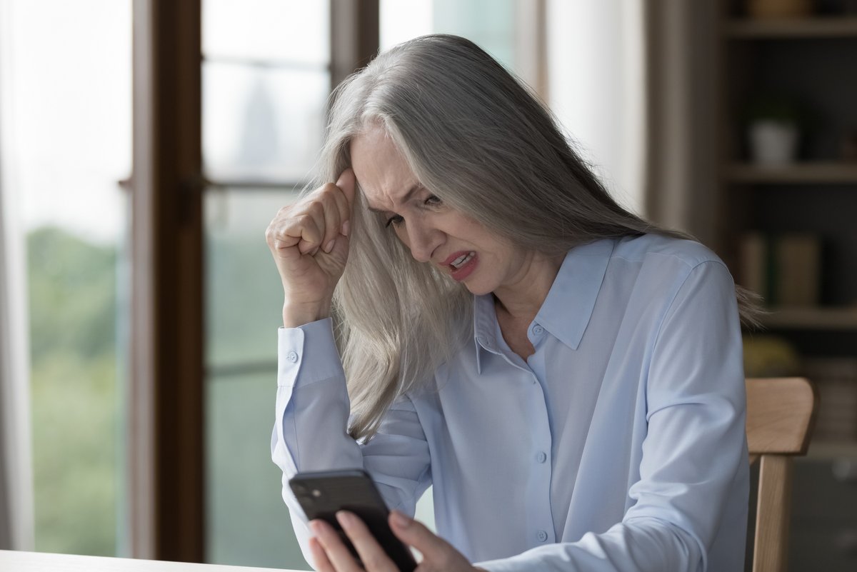 Des escrocs peuvent afficher le vrai numéro de votre banque sur votre smartphone. © Shutterstock