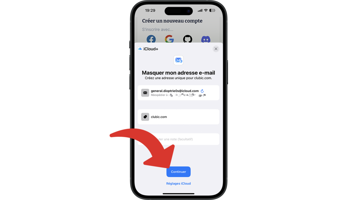 Continuer en en utilisant l'adresse e-mail générée © Clubic