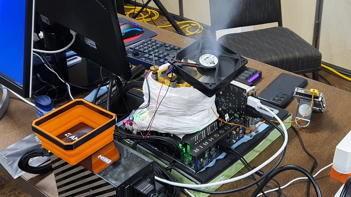 Le banc d'overclocking mis en place par AMD © Nerces pour Clubic