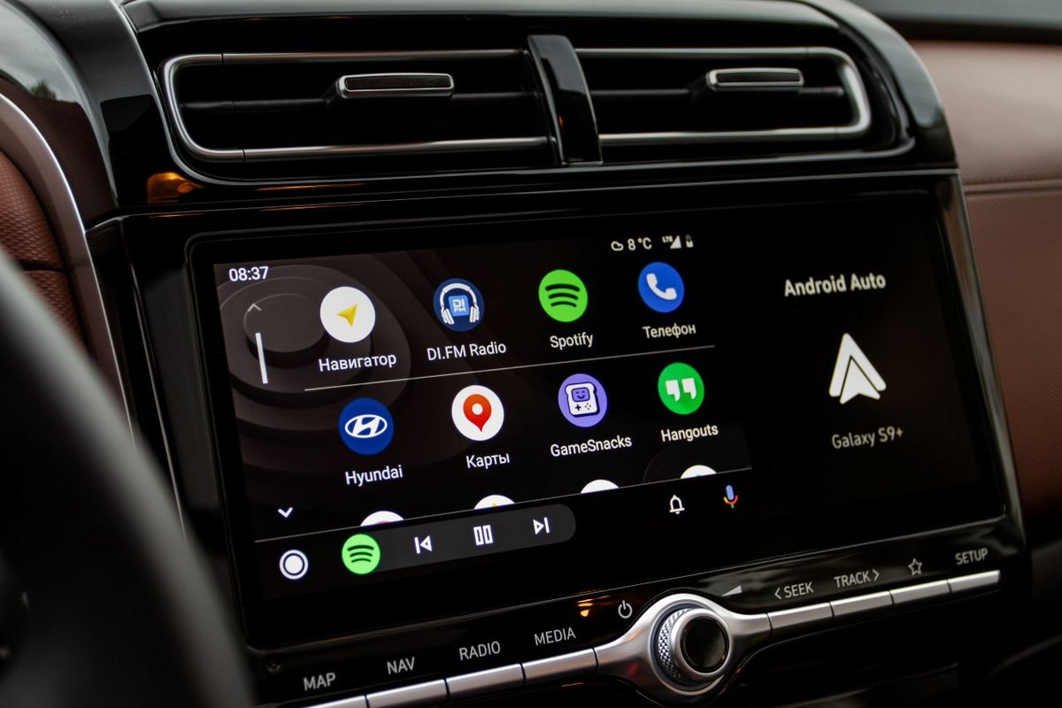 En voiture bientôt comme à la maison grâce à cette possible intégration de Google Cast à Android Auto ? - ©Roman Vyshnikov / Shutterstock