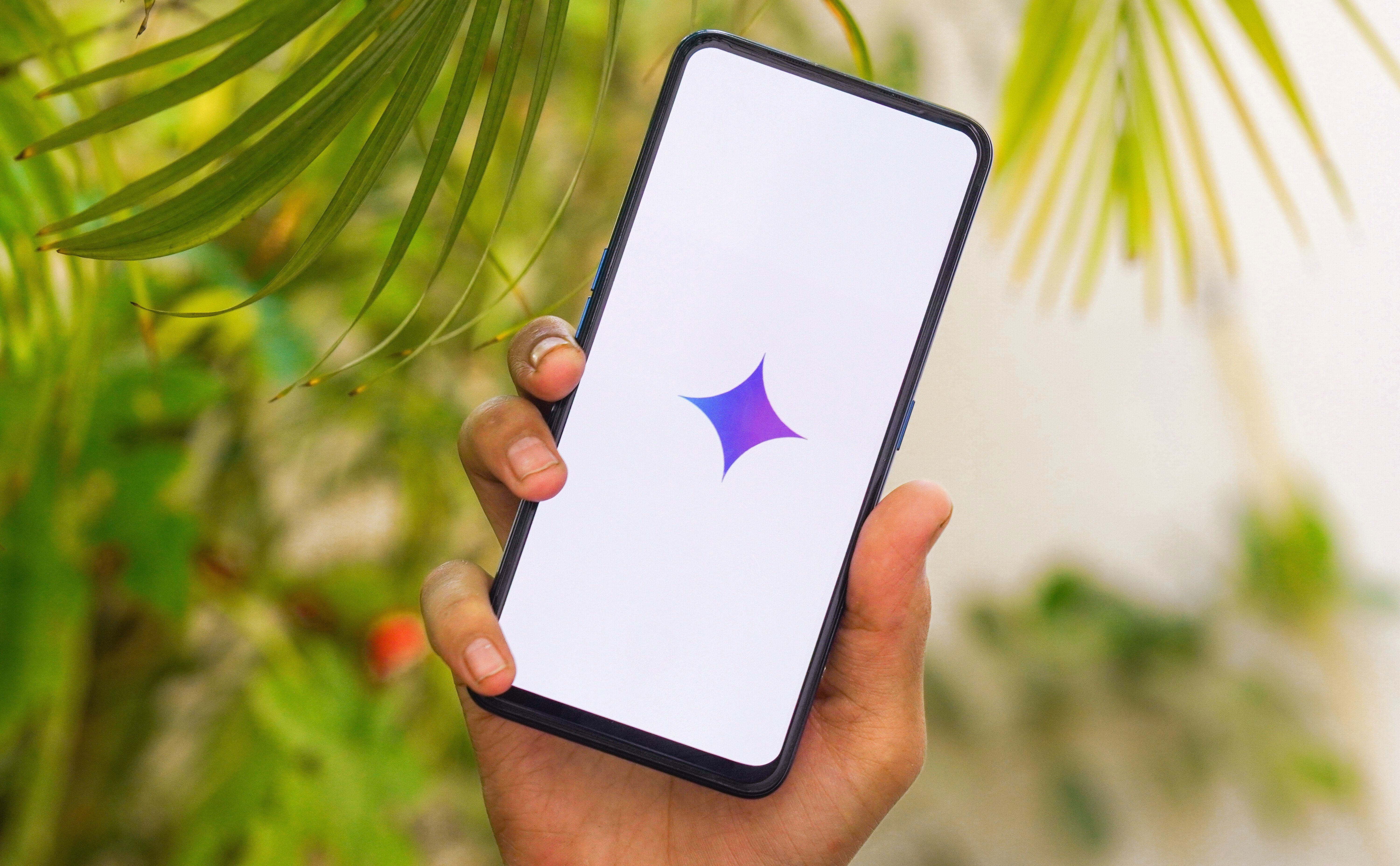 Gemini Live va enfin perdre cette mauvaise habitude qui pouvait frustrer les utlisateurs. © RNGSU / Shutterstock