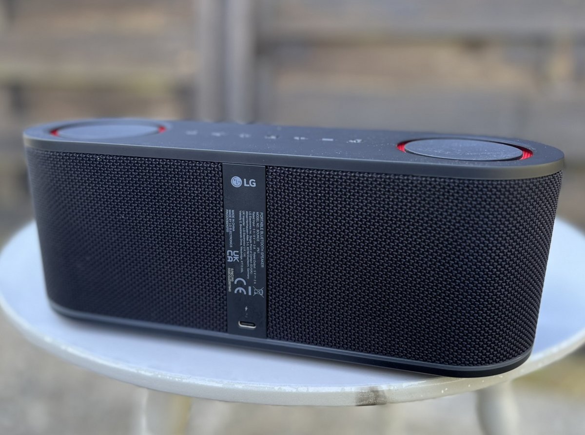 Une prise USB-C et un voyant de batterie permettent un rechargement complet en 3 heures © Vincent Touveneau 
