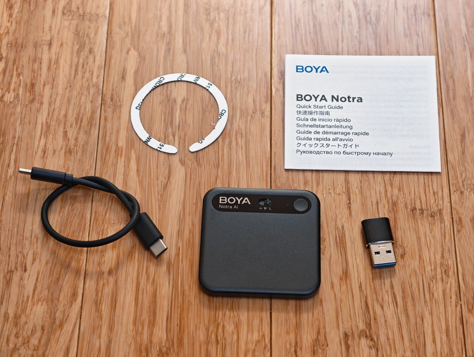 Le contenu de la boîte du Boya Notra AI. ©Nicolas Guyot pour Clubic