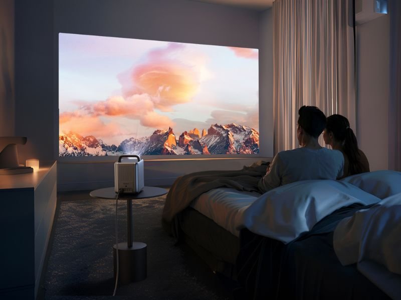 Transformer un mur en toile de cinéma, voilà ce que propose le Cosmos 4K SE © Nebula