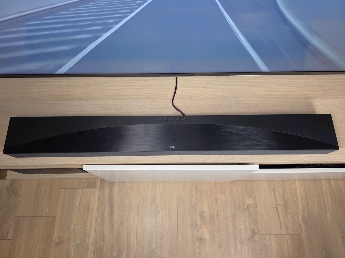 104 cm de long, cette barre est largement adapté aux écrans de 75 pouces © Guillaume Fourcadier pour Clubic