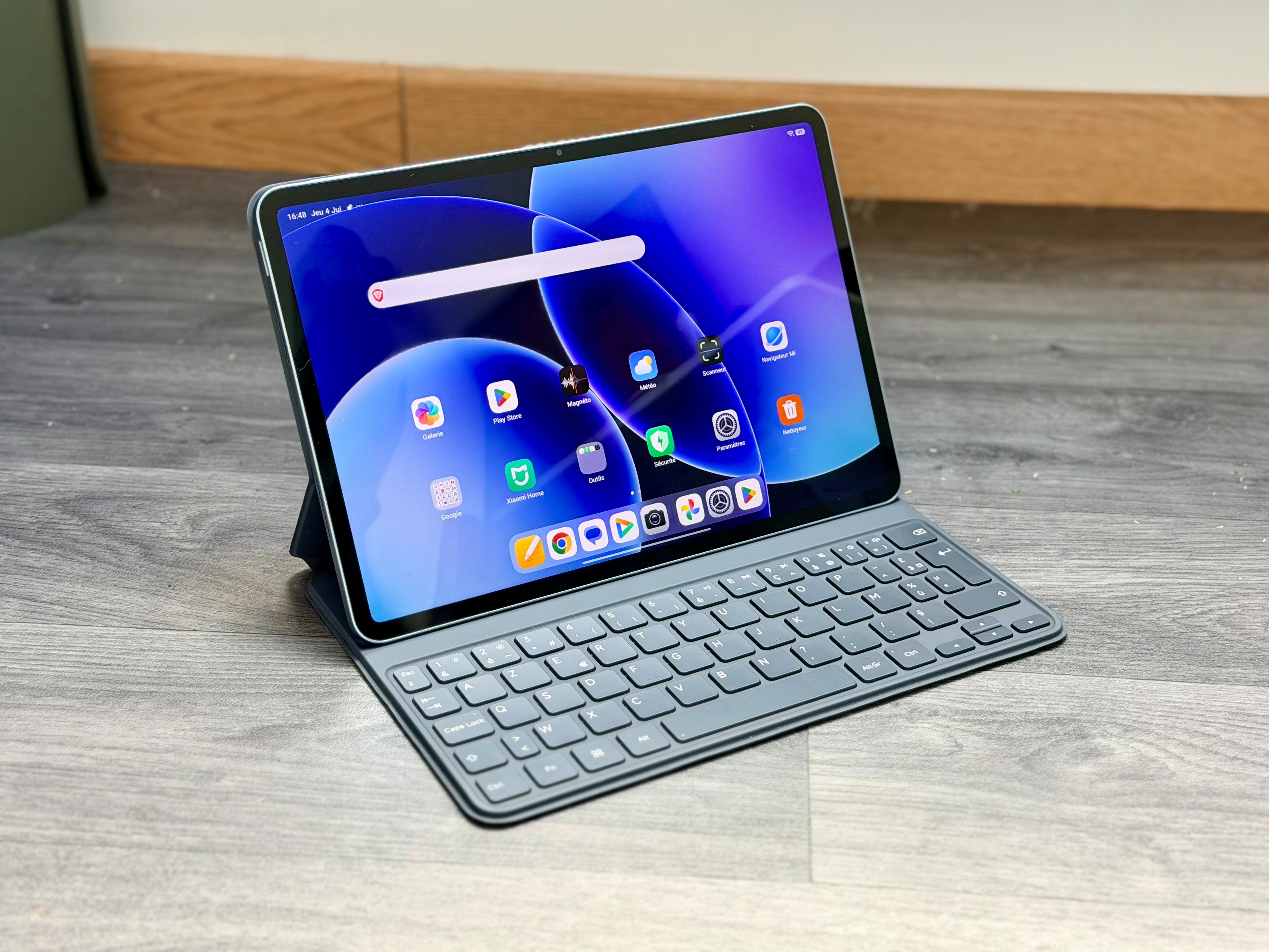 La Xiaomi Pad 8 et son clavier ©Mathieu Grumiaux pour Clubic