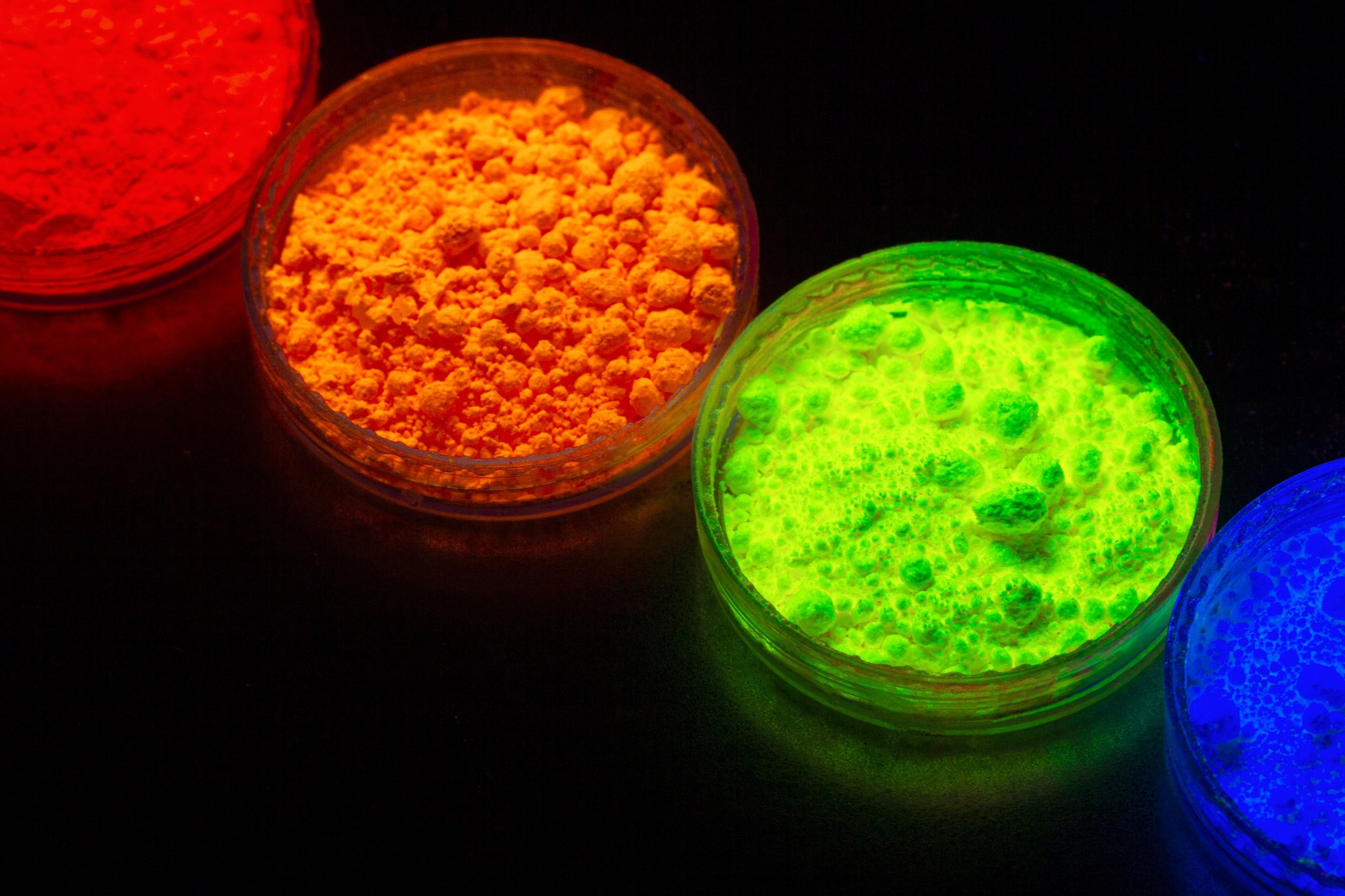 4 couches, 5 couches, fluorescent, phosphorescent ? © Shutterstock / Titolino