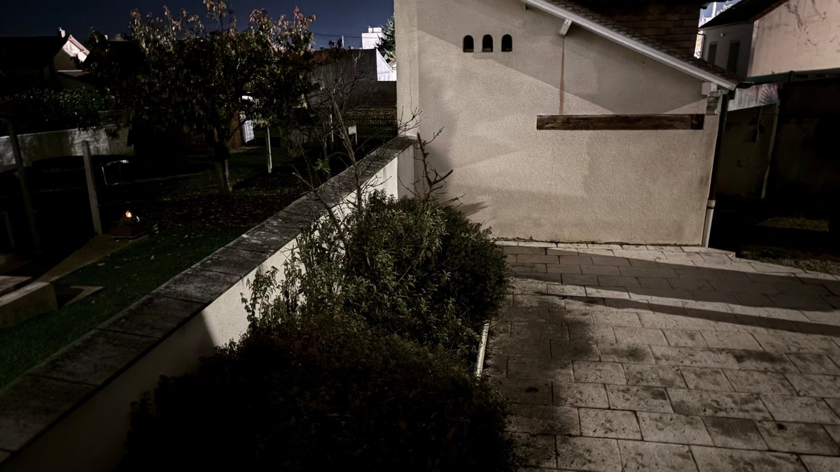 De nuit, le rendu reste bon ©Eliott Vertbois pour Clubic