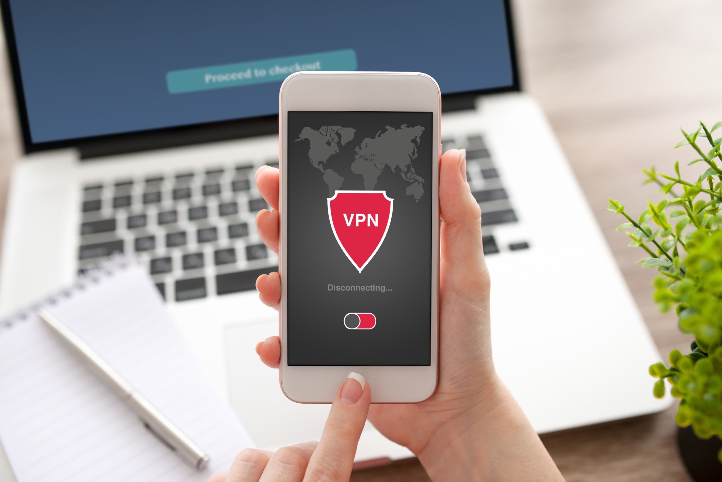 Oui, vous pouvez éteindre votre VPN sans mettre vos données en danger, et c’est parfois préférable. DenPhotos / Shutterstock