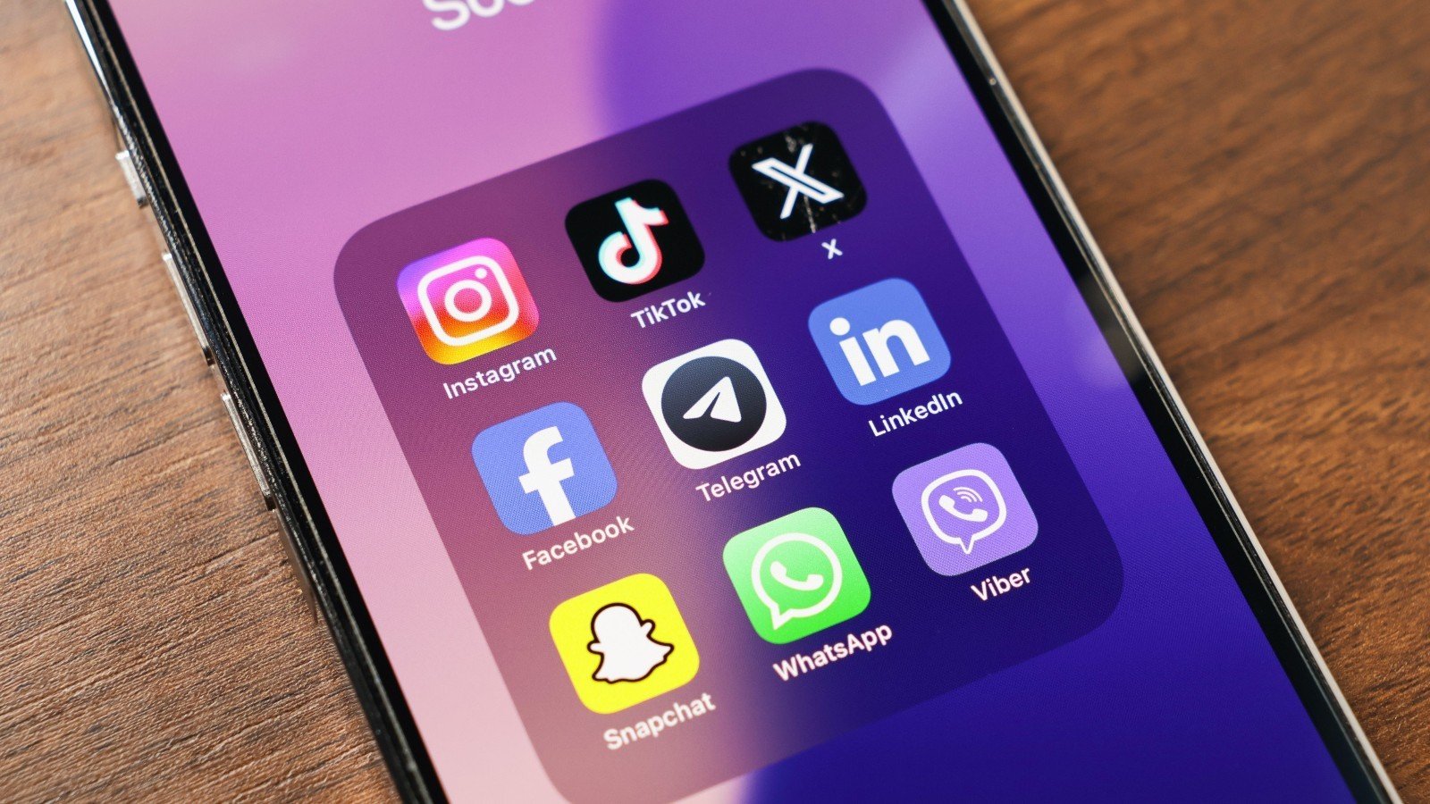Le document de travail de la Commission nomme les pratiques de ces messageries instantanées que le futur Digital Fairness Act devrait encadrer - ©aileenchik / Shutterstock