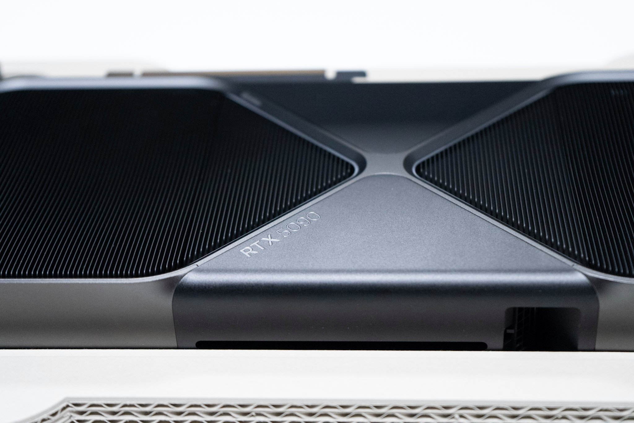 La GeForce RTX 5090 Founders Edition semble avoir été abandonnée par NVIDIA. ©Colin Golberg pour Clubic