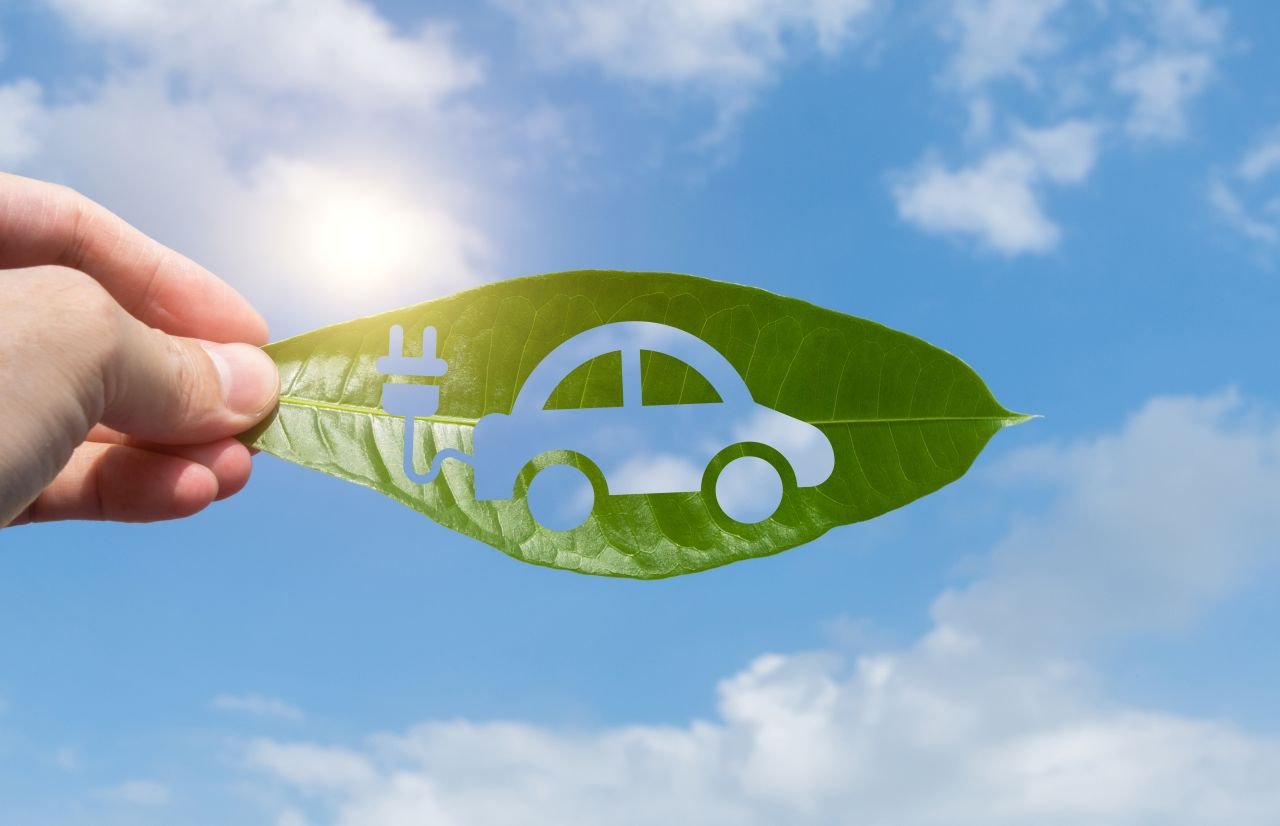 La Belgique et la France préparent le marché à l’explosion des véhicules électriques et réduisent l’impact environnemental des batteries, tout en respectant le règlement européen renforcé avec le règlement 2023/1542.©hxdbzxy / Shutterstock