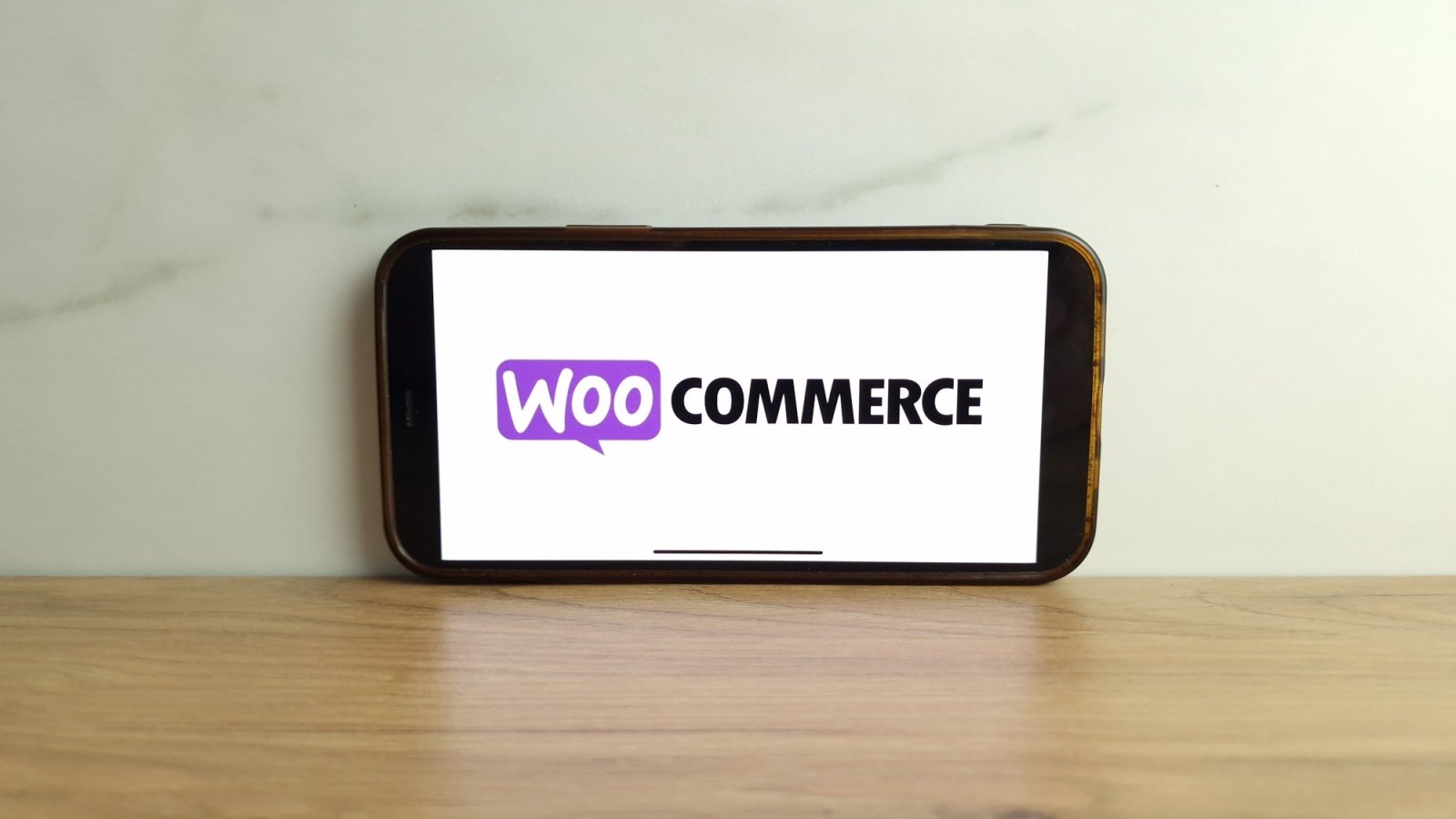 Sansec a averti que dans toutes les versions du plugin WooCommerce antérieures à 3.15.0.3, un endpoint de checkout accepte les requêtes sans aucune vérification d'authentification - ©Piotr Swat / Shutterstock