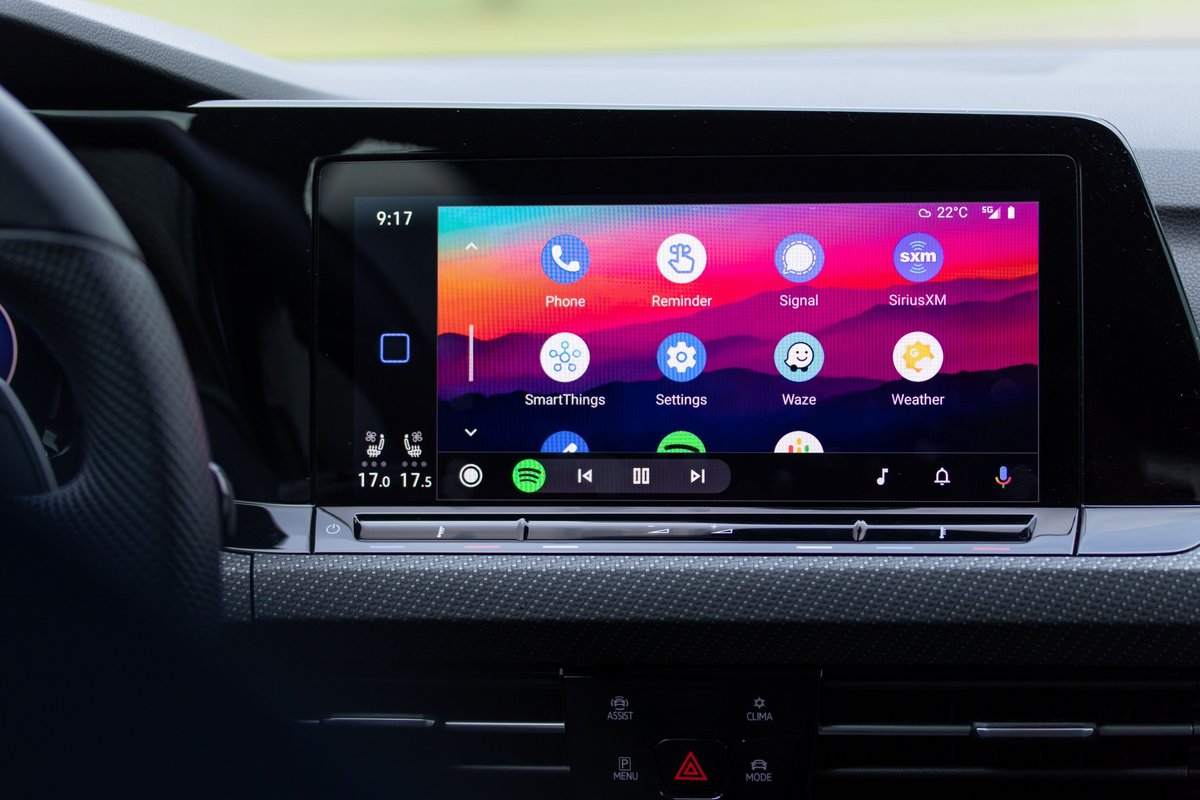 Android Auto va prendre encore plus de place dans votre véhicule © The Bold Bureau / Shutterstock.com