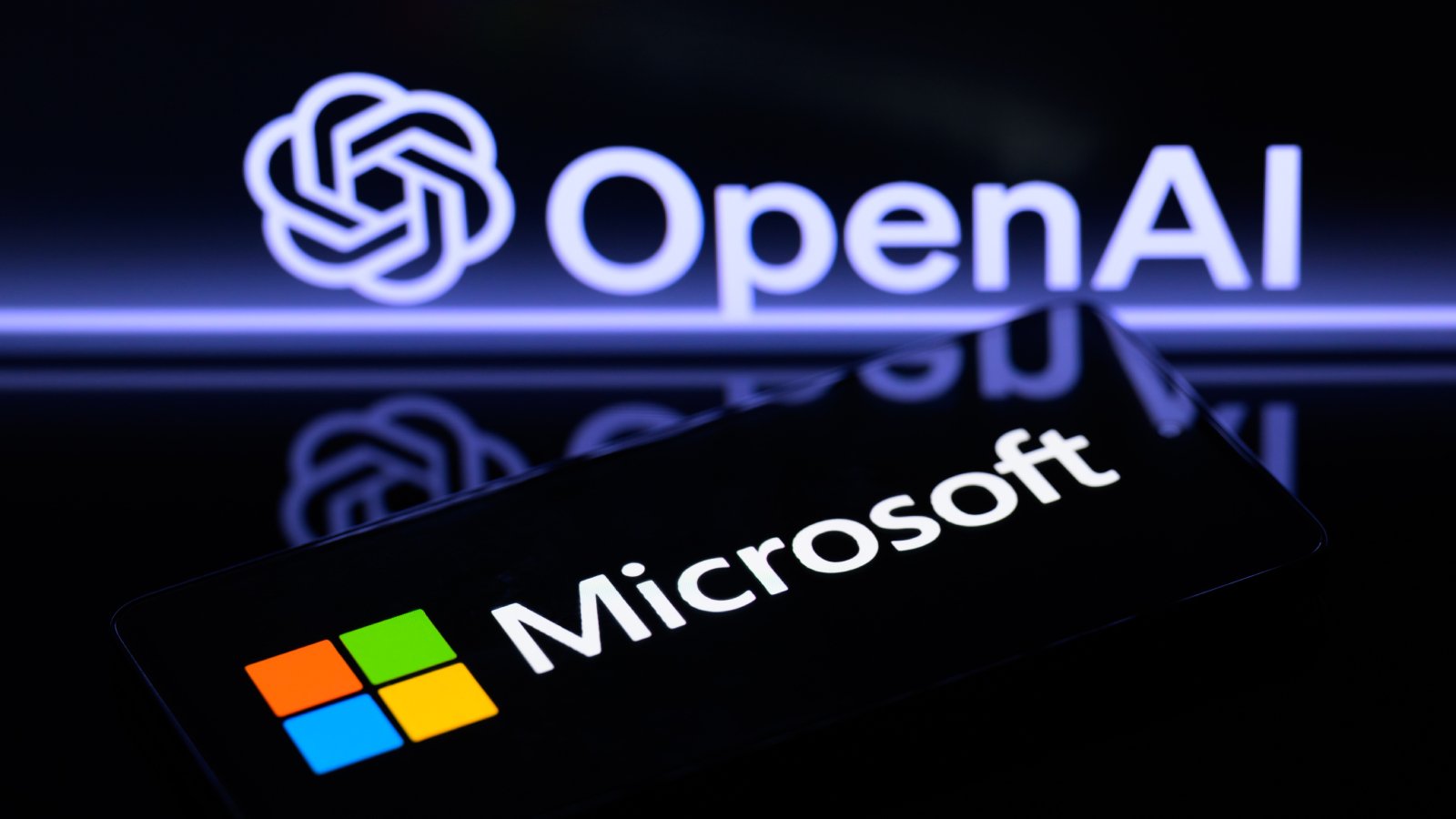 Microsoft et OpenAI modifient une fois de plus leur partenariat. ©JRdes / Shutterstock