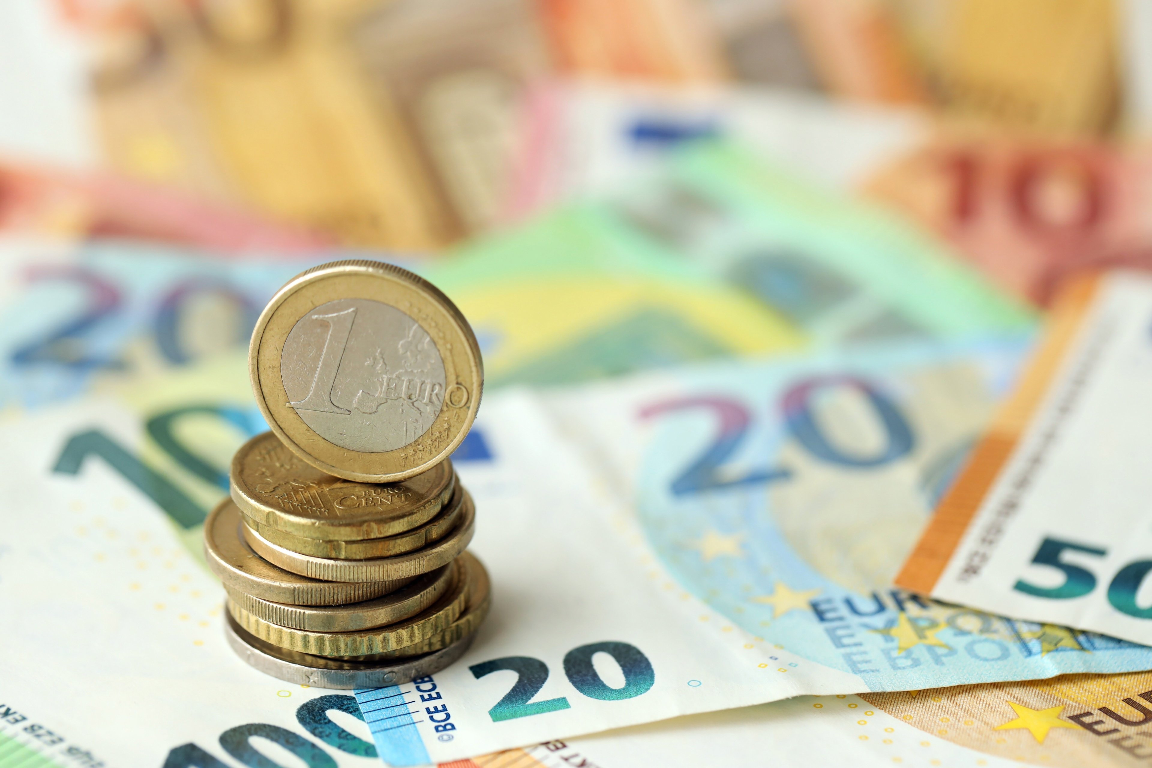 Les abonnements fantôme représentent une somme non dérisoire lorsqu'elle est ramenée à une année. © LarysaPol / Shutterstock