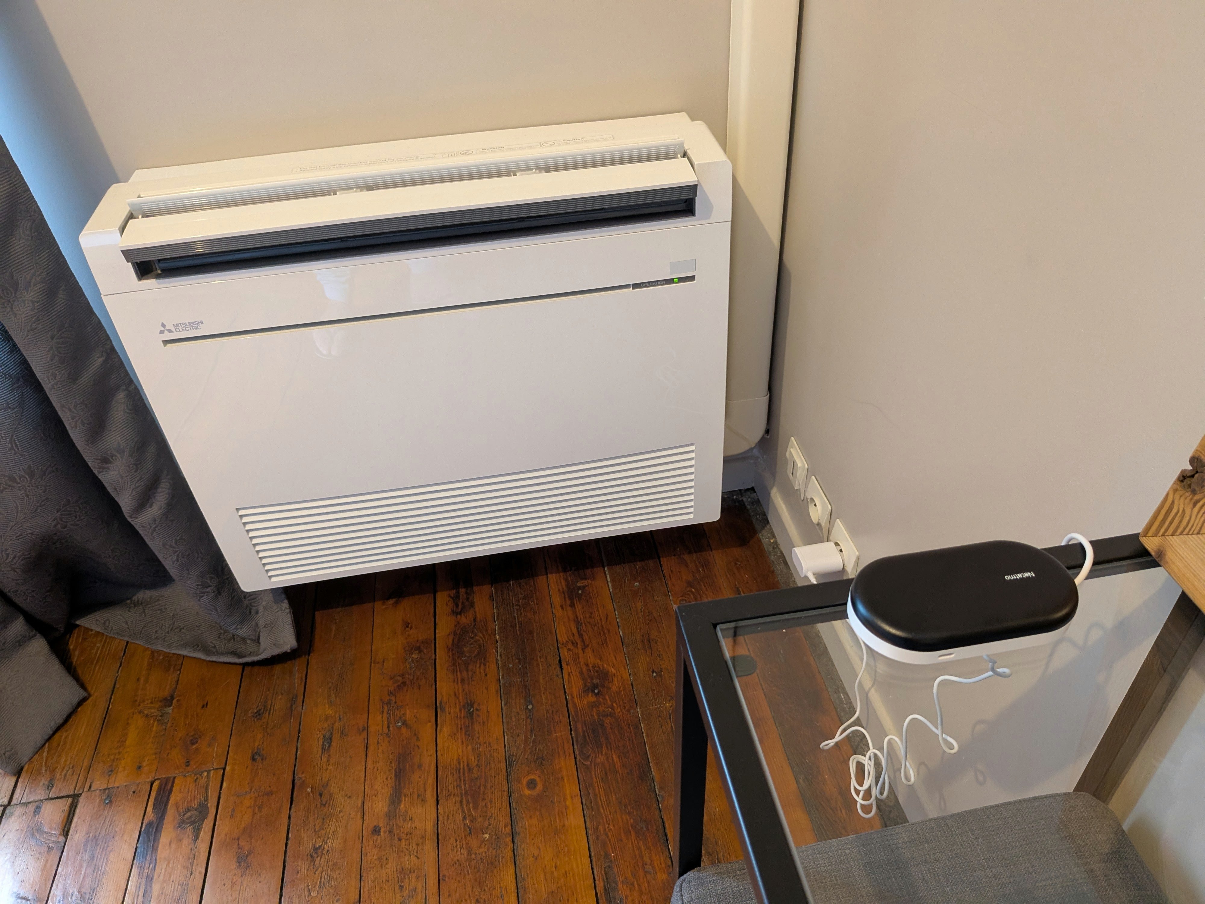 Le boîtier Netatmo Commande Intelligente de Climatiseur remplace la télécommande infrarouge de votre clim et la rend pilotable à distance. ©Nicolas Guyot pour Clubic