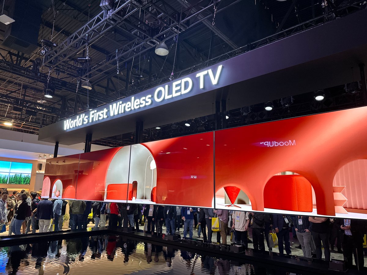 LG a mis le paquet avec son premier téléviseur OLED "Wireless" lors du CES 2023 © Colin Golberg pour Clubic 