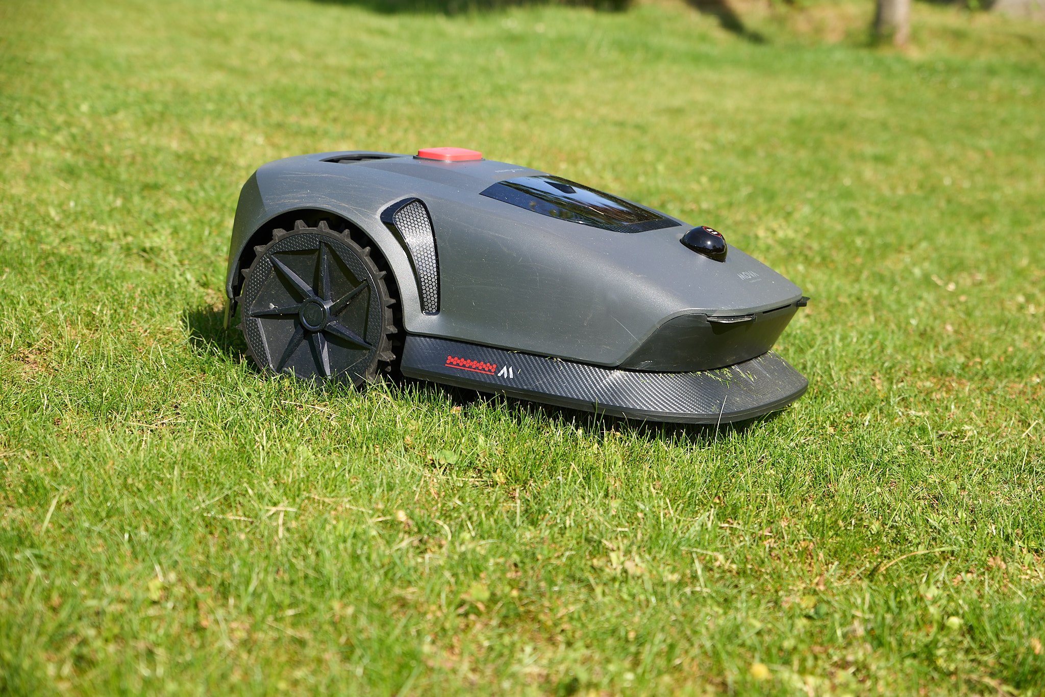 Le robot tondeuse Mova 600 © Marc Beekenkamp pour Clubic 