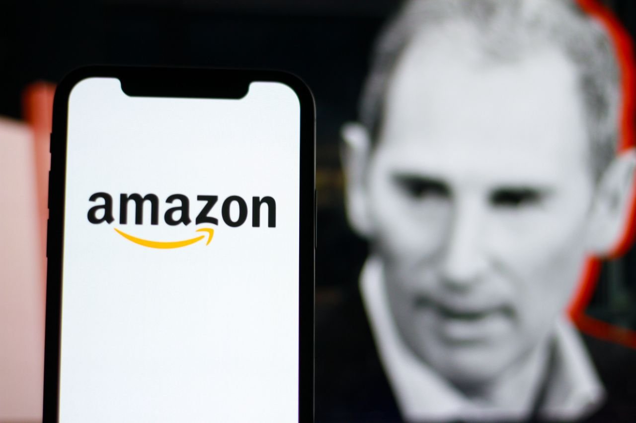 Andy Jassy, PDG d'Amazon, prévient ses employés que l'IA pourrait en remplacer certains - ©El editorial / Shutterstock