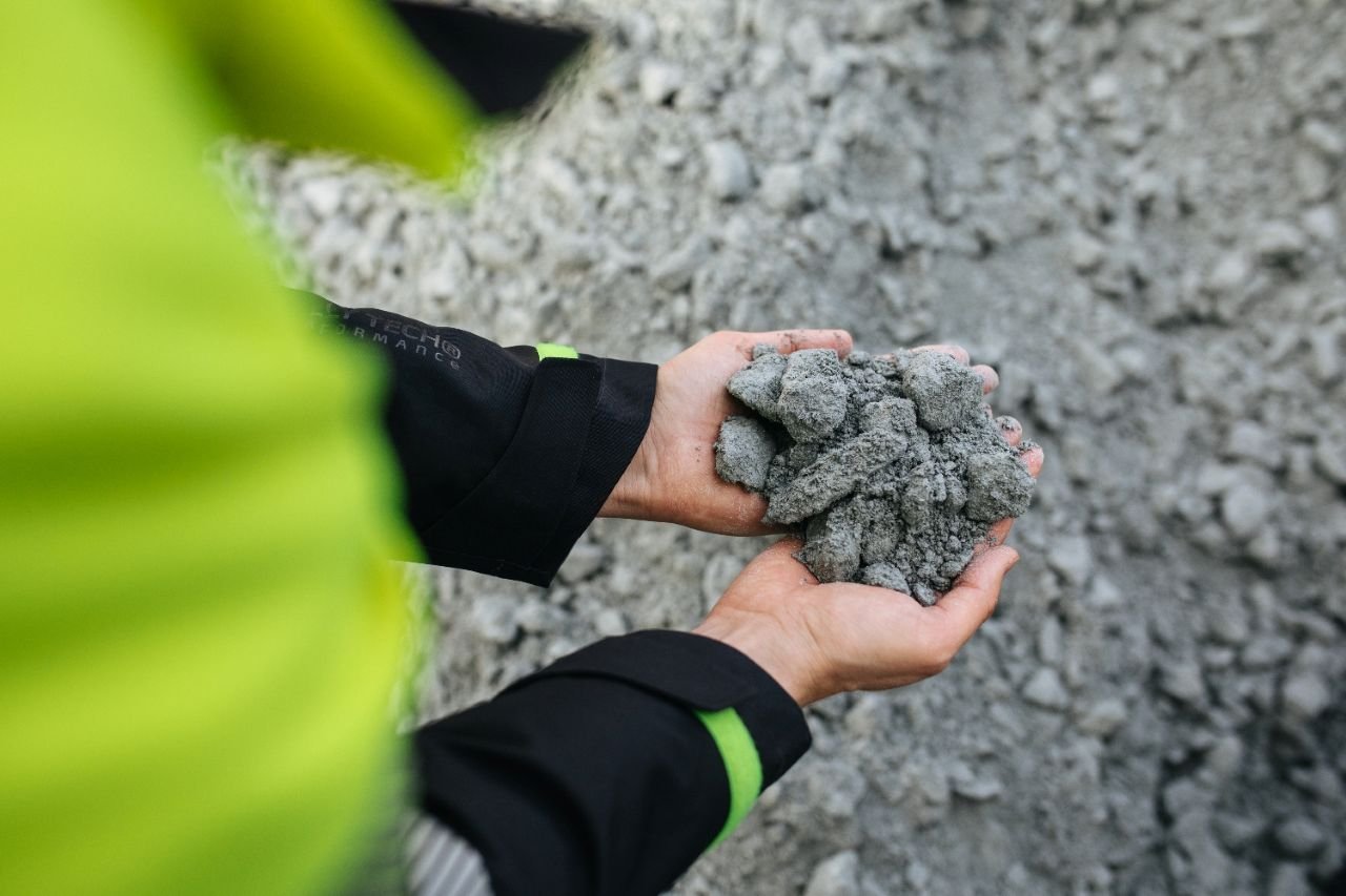 Plutôt de que de sable, la centrale contient 2 000 tonnes de stéatite concassée - ©Polar Night