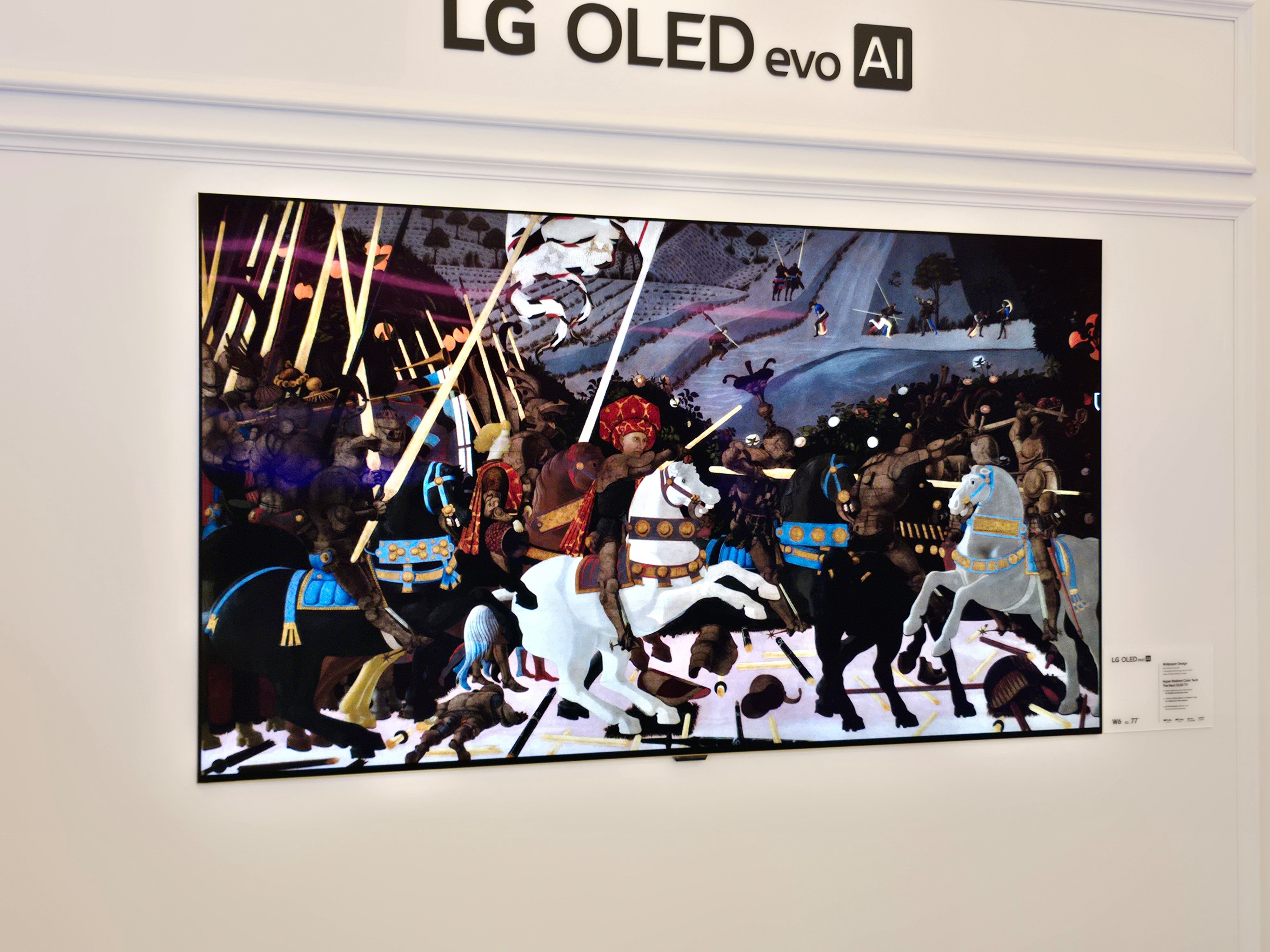 Le LG OLED W6, équipé d’une dalle Tandem dite "Hyper Radiant Color", illustre le haut de gamme face à l’OLED SE plus accessible.© Matthieu Legouge