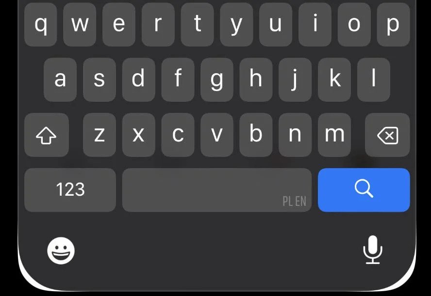 Le clavier népouse pas parfaitement les bords pour cet utilisateur. ©PhoneArena